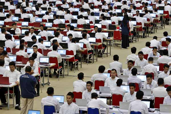 ilustrasi: Peserta tes Calon Pegawai Negeri Sipil (CPNS) Kementerian Hukum dan Hak Azazi Manusia.