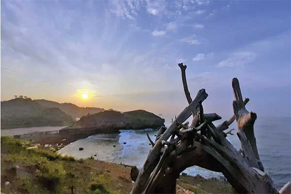 Sunrise dari Bukit Kasap