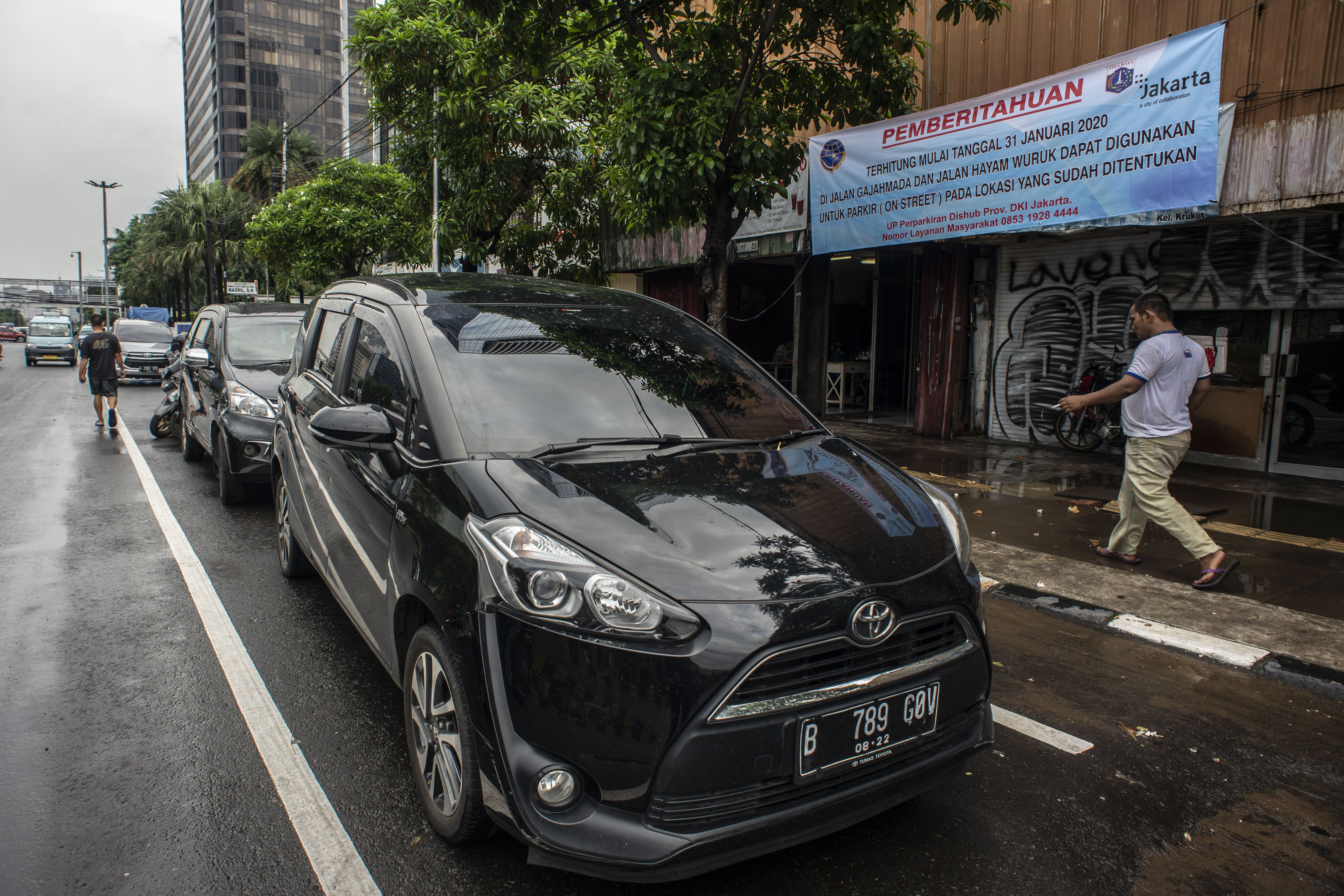 Parkir Ganjil Genap di Jl Gajah Mada, Jakarta Pusat