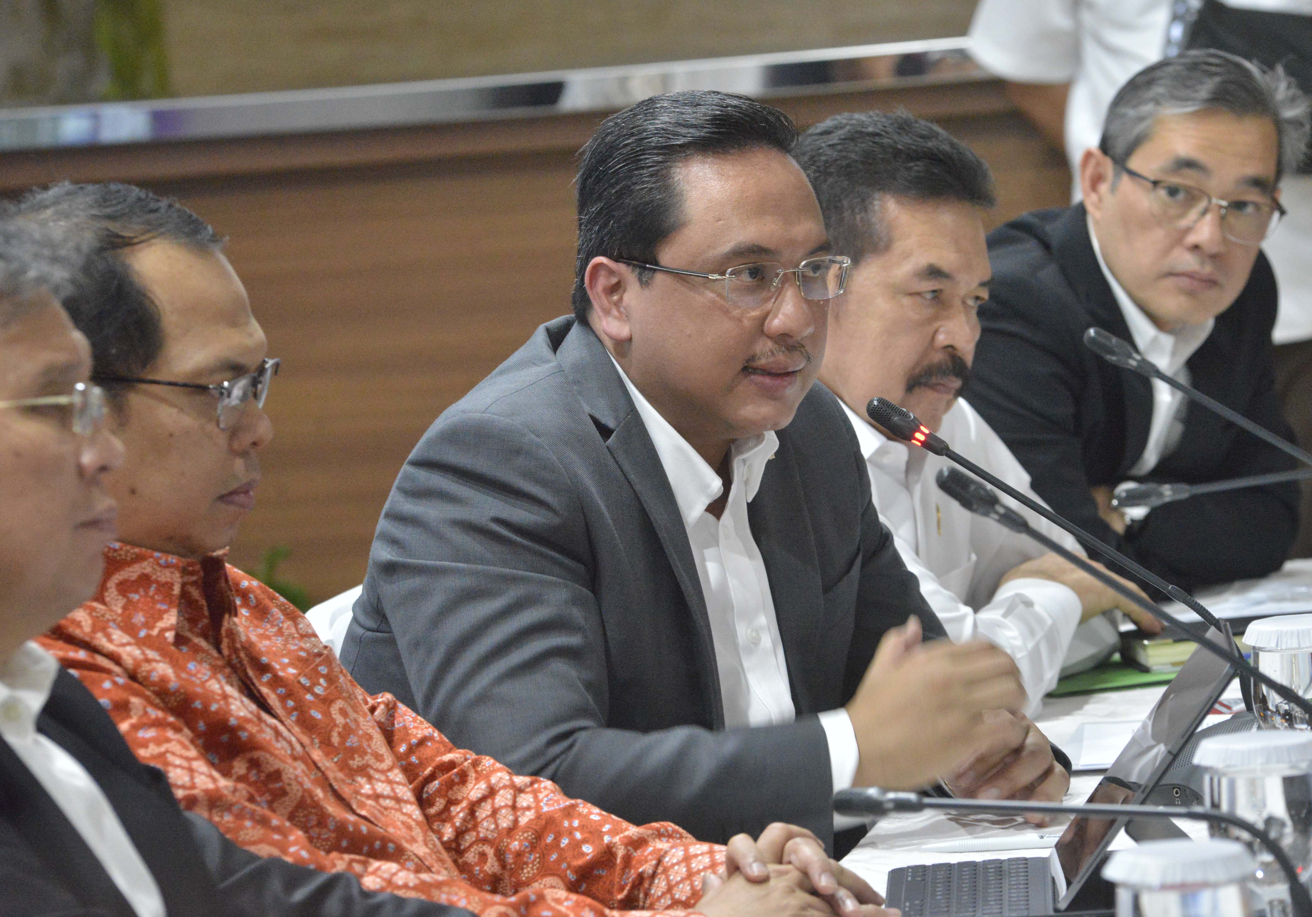 Ketua Badan Pemeriksa Keuangan (BPK) Agung Firman Sampurna (tengah).