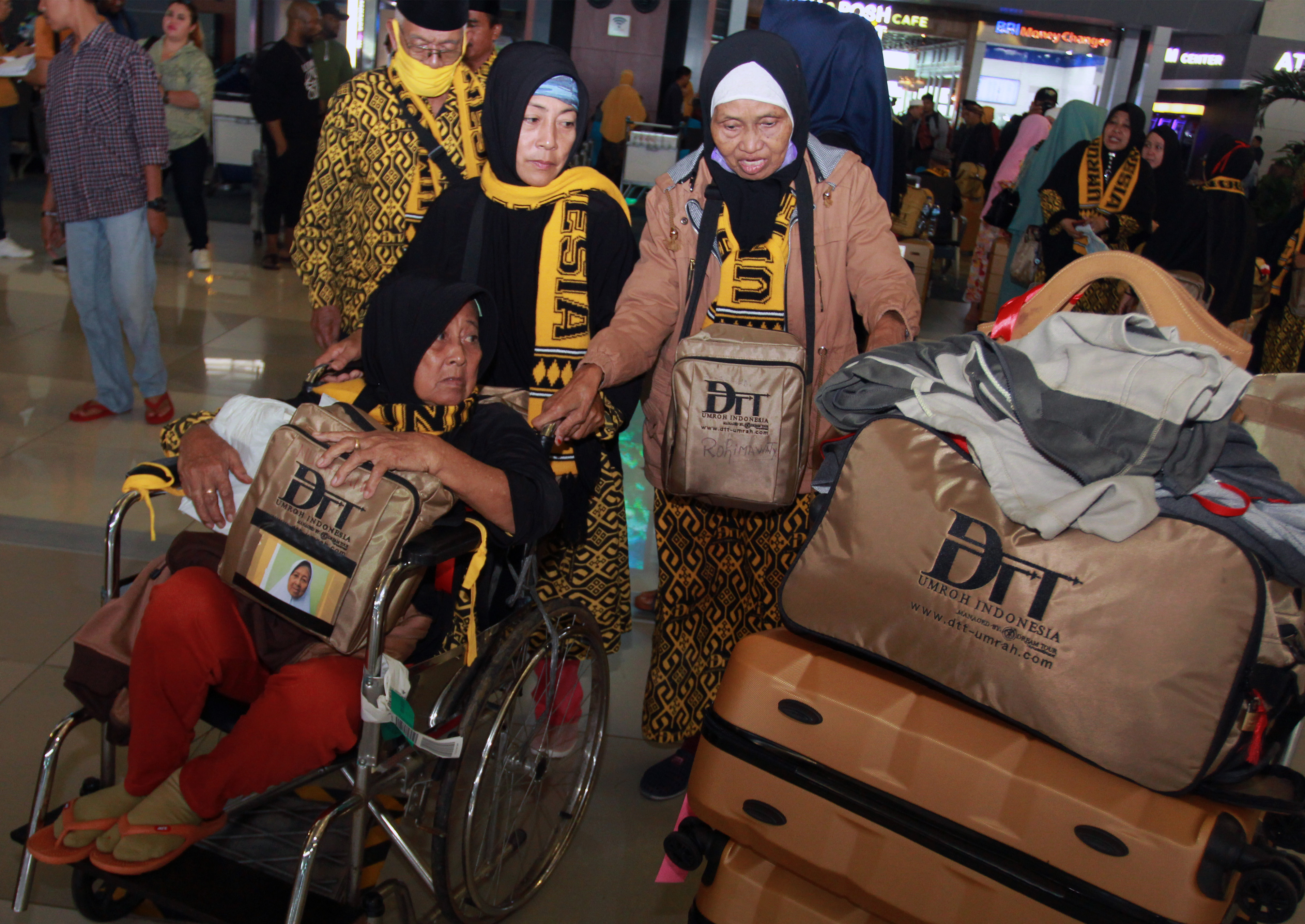 Calon jamaah umrah asal Lampung terpaksa meninggalkan Terminal 3 Bandara Soekarno Hatta, Tangerang, pascakeputusan pemerintah Arab Saudi.