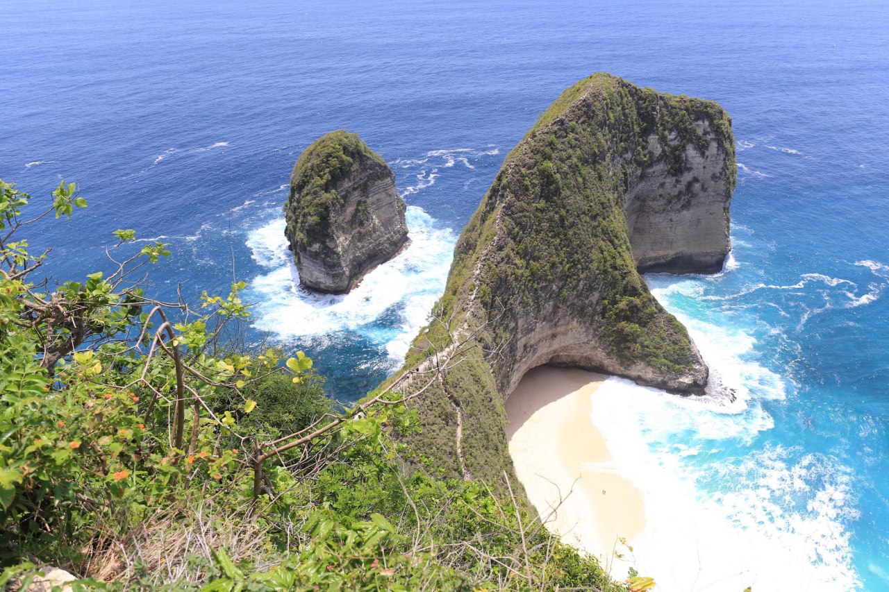 Pantai Kelingking, Pulau Nusa Penida, Kabupaten Klungkung, Bali, dipilih menjadilokasi berlangsungnya event Red Bull Cliff Diving 2020.