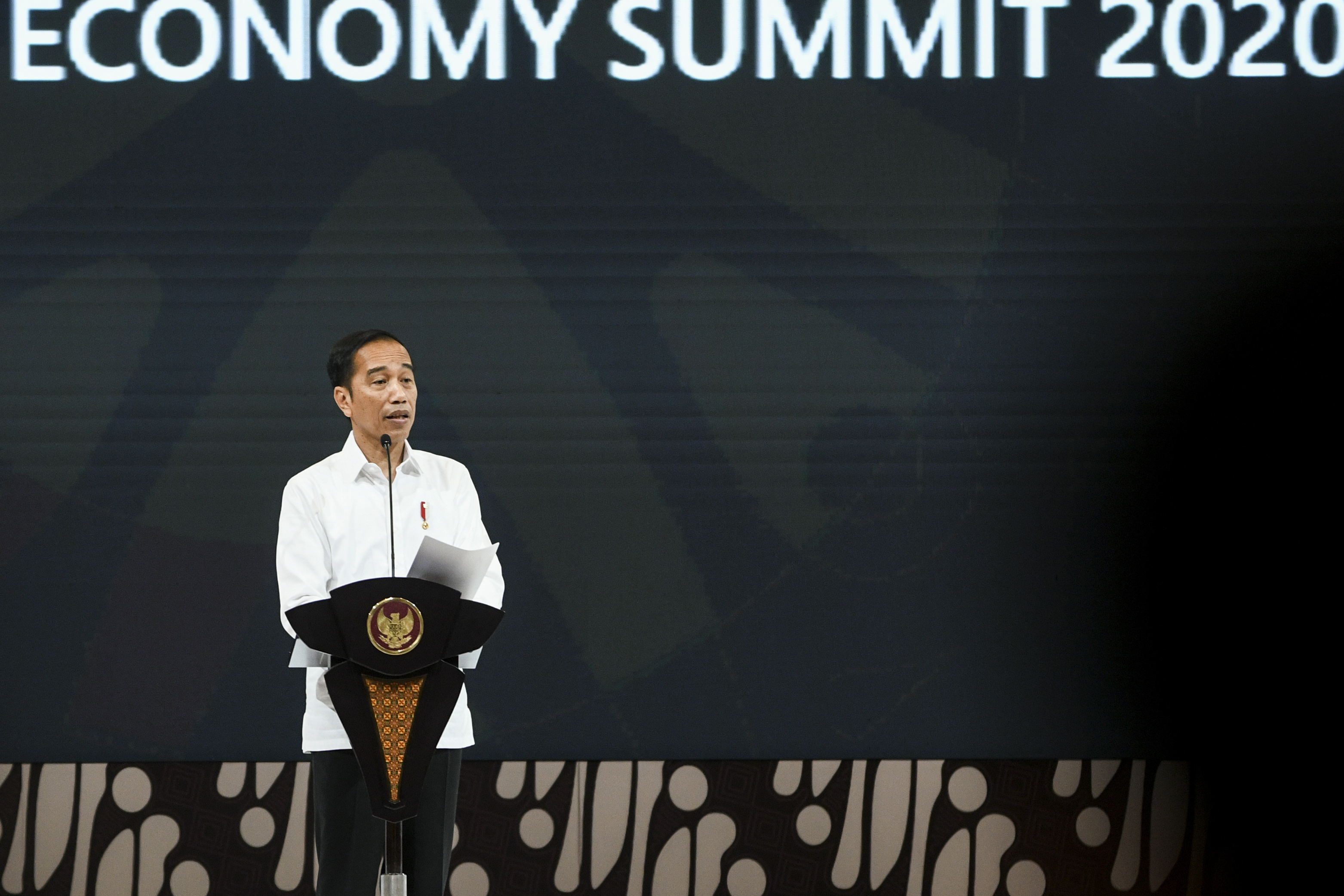 Presiden Joko Widodo menjadi pembicara kunci pada Indonesia Digital Economy Summit 2020 di Jakarta.