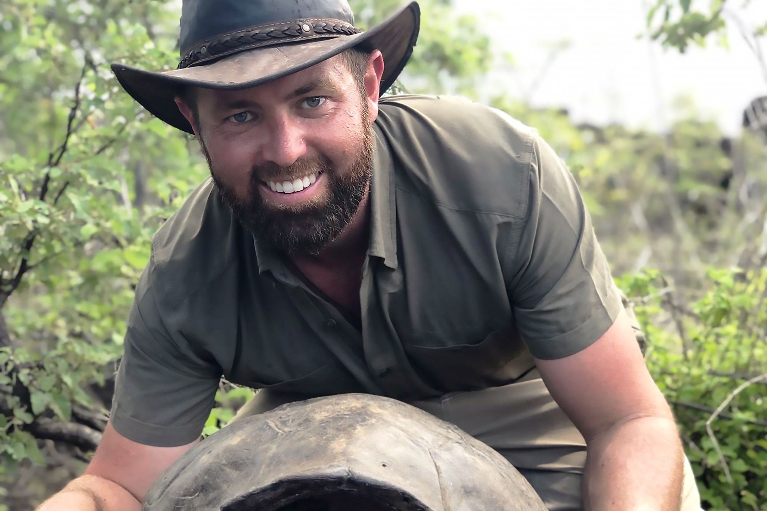 Petualang asal AS Forrest Galante juga pembawa acara televisi Extinct or Alive on Animals Planet .