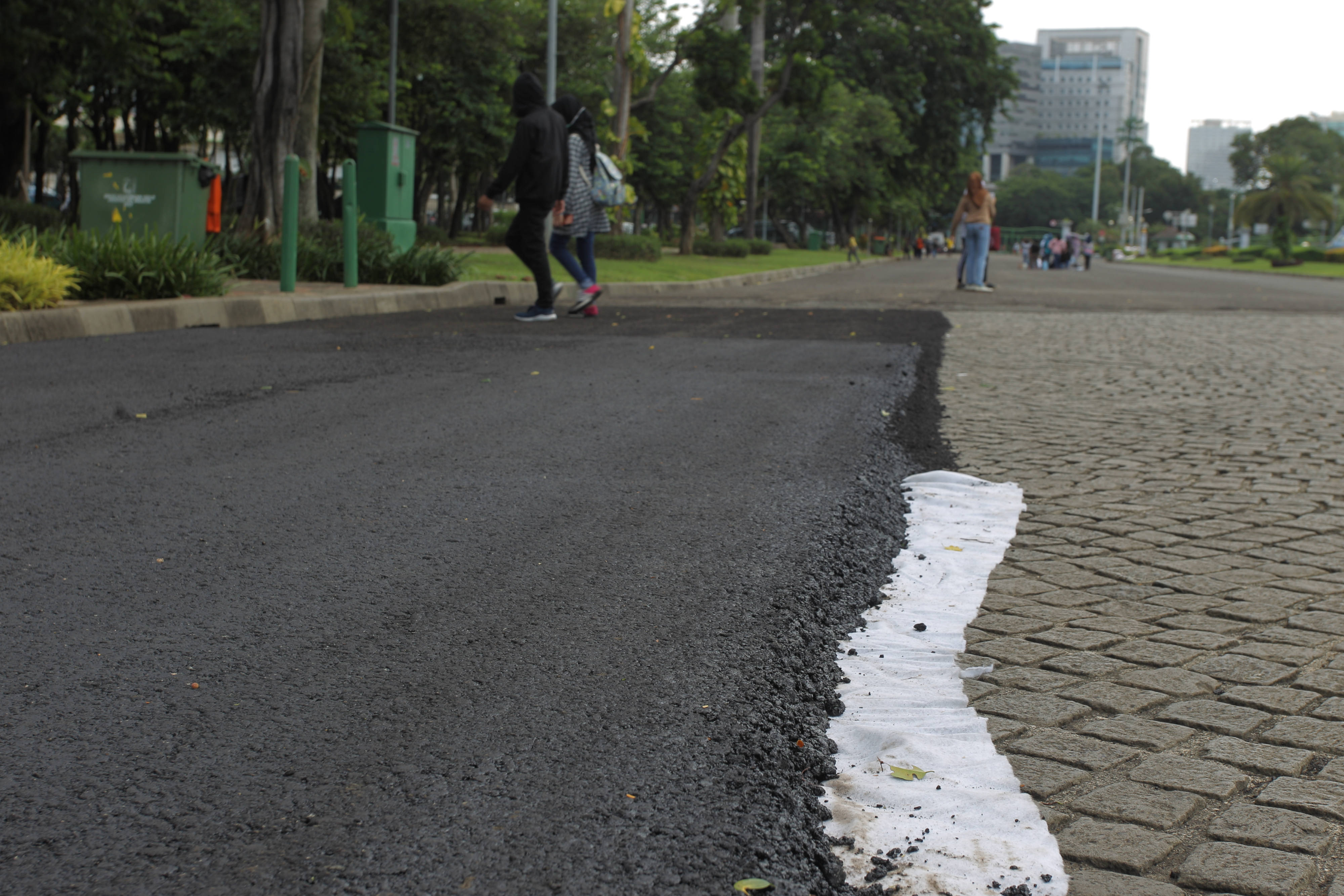 Uji coba pengaspalan di Monas