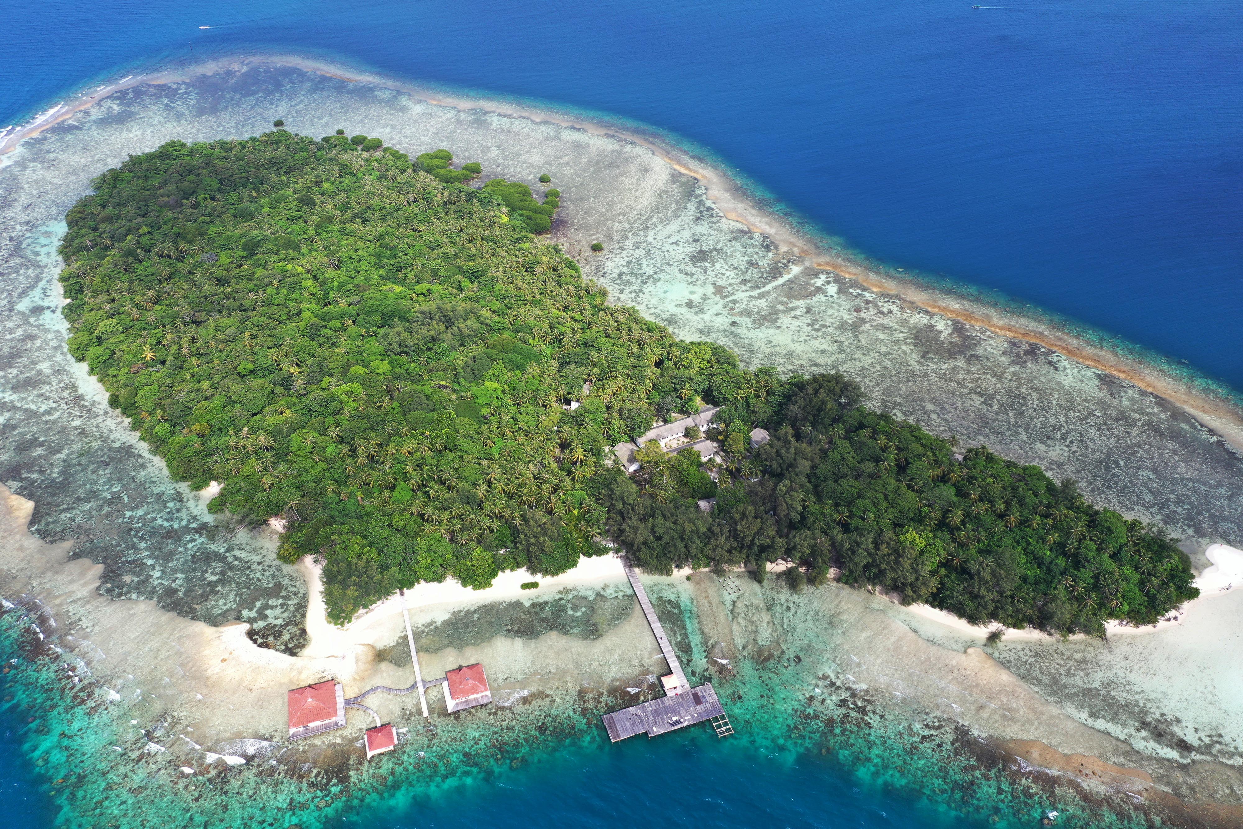 Foto aerial Pulau Sebaru di Kepulauan Seribu, yang akan menjadi lokasi observasi 188 WNI kru kapal pesiar World Dream.