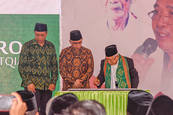 Wakil  Presiden KH Ma’ruf Amin (kanan)