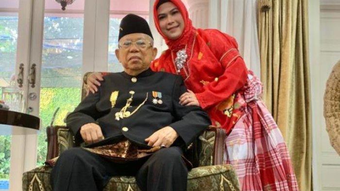 Wakil Presiden Republik Indonesia Ma'ruf Amin (kanan) bersama putrinya.