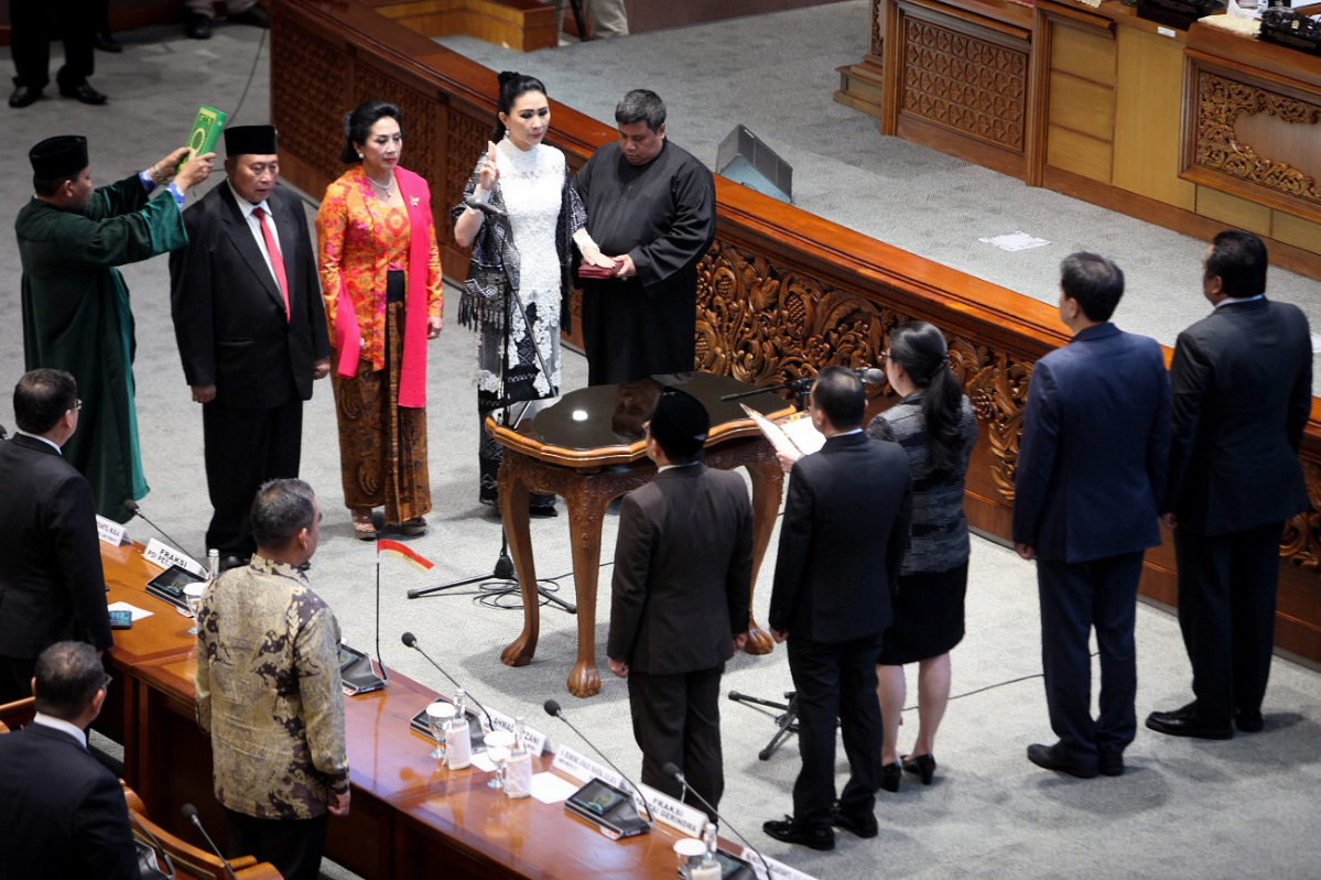 DPR Lantik Tiga Anggota PAW