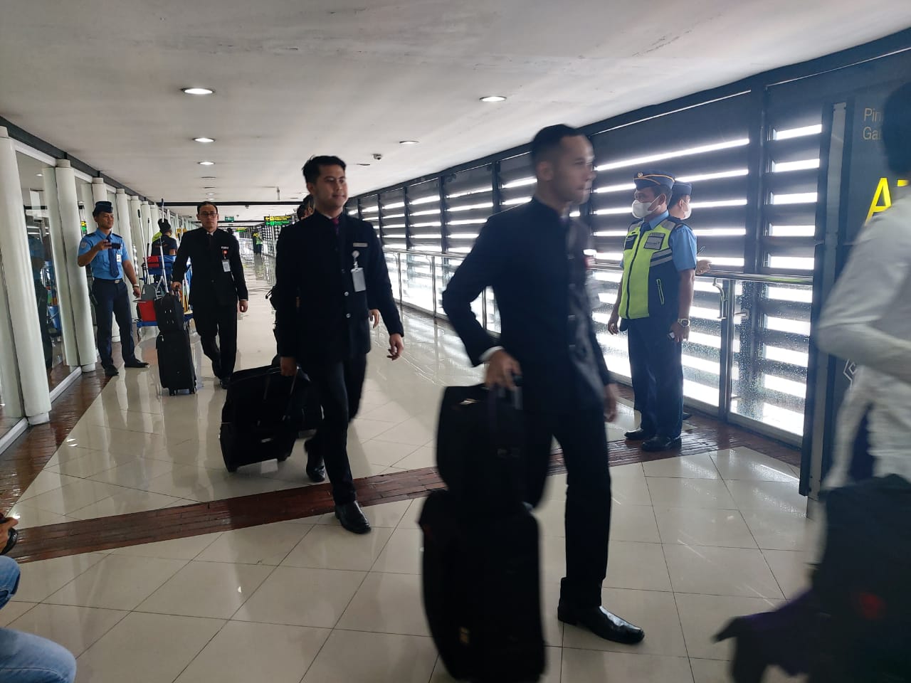 Awak pesawat Batik Air yang akan mengevakuasi WNI di Wuhan bersiap di Bandara Soekarno-Hatta