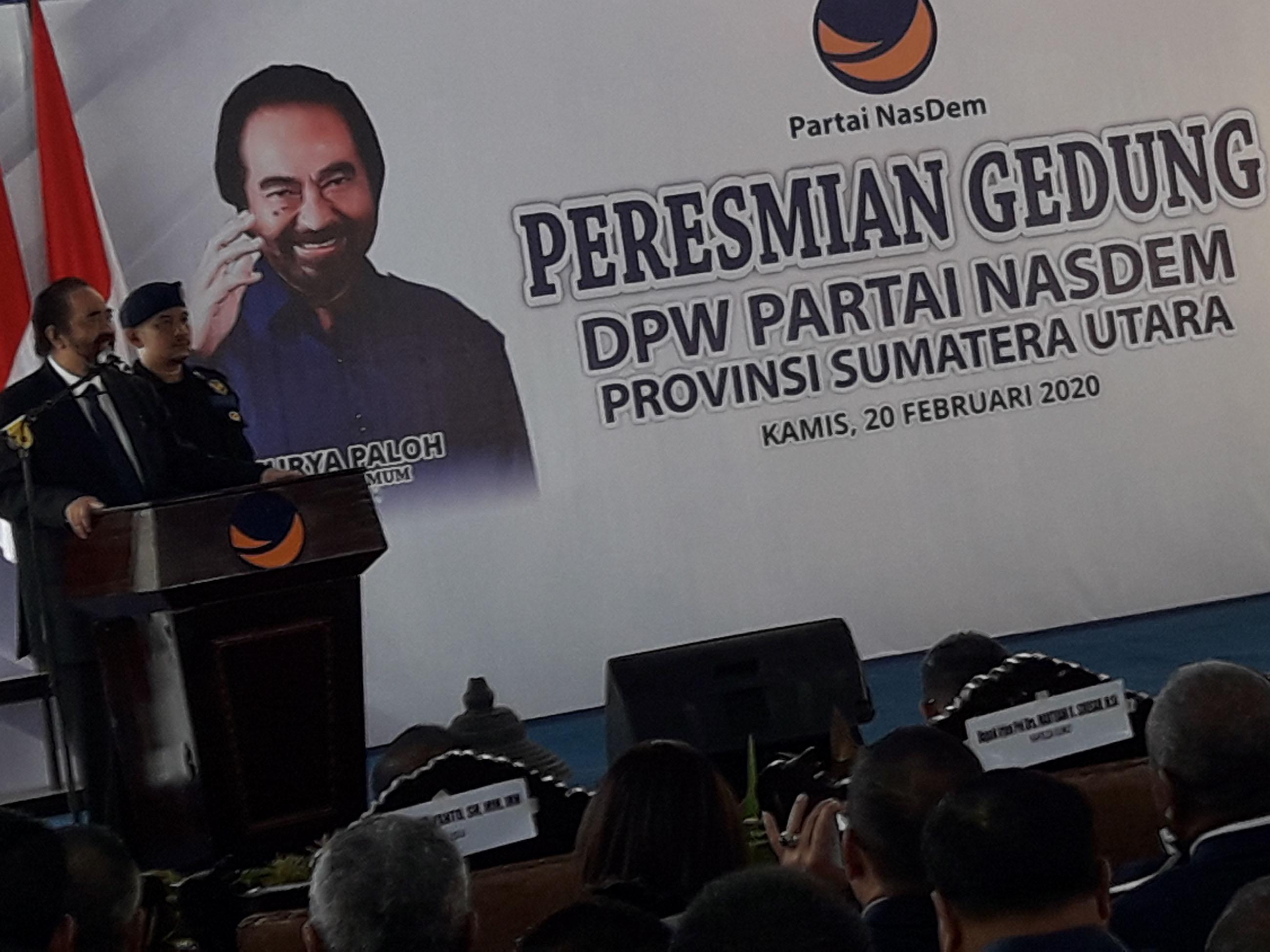 Ketua Umum DPP Partai Nasdem Surya Paloh berpidato saat peresmian gedung DPW NasDem Sumut di Kota Medan, Kamis 20 Februari 2020.