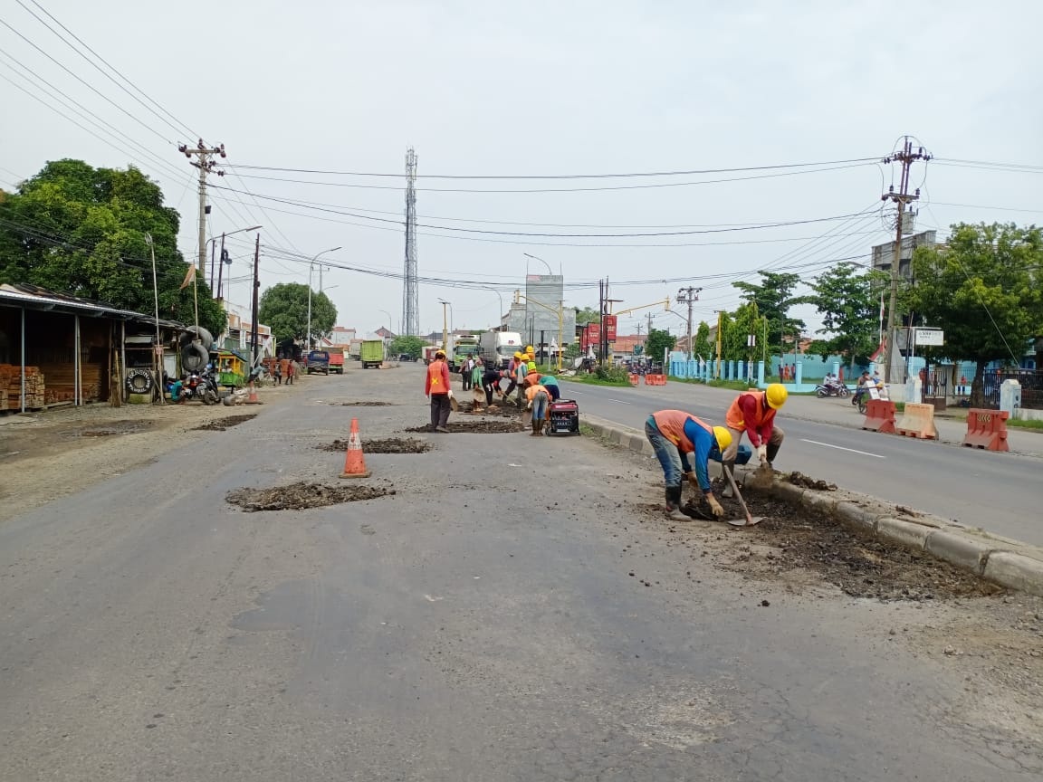 Kerap Diguyur Hujan Jalingkut Tegal Rusak.