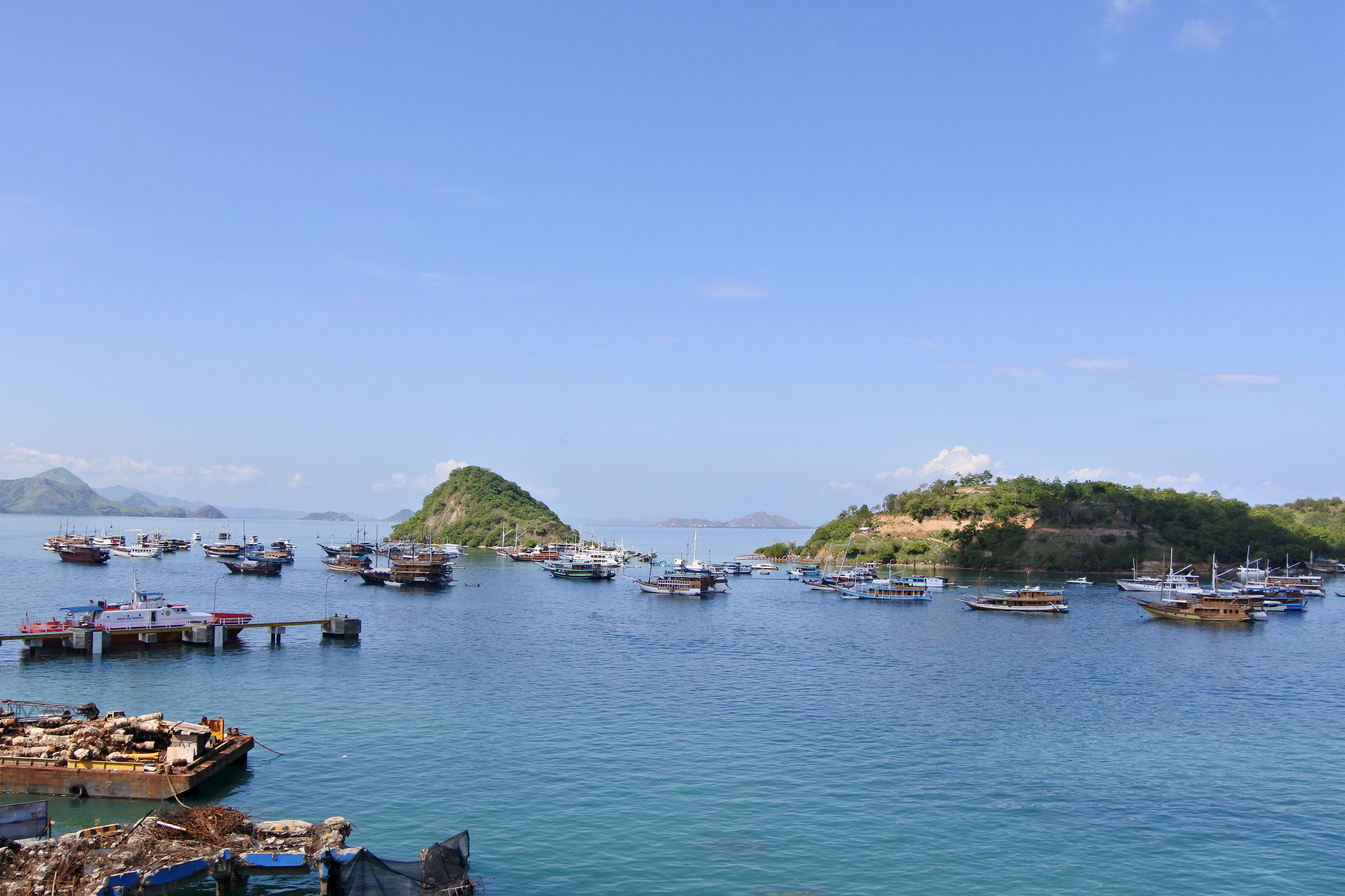 Kapal wisata jenis Pinisi di Perairan Labuan Bajo, manggarai Barat, NTT