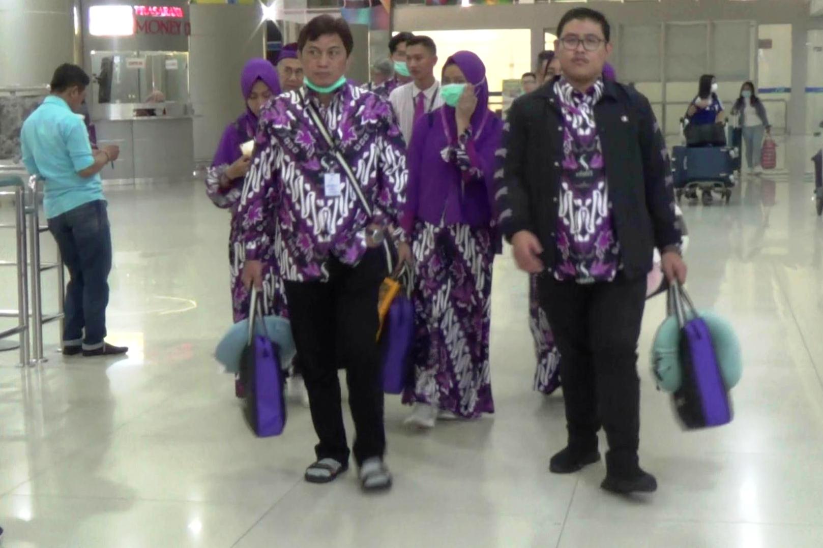 Biro Travel janji calon jamaah umrah yang batal berangkat, bakal diberangkatkan dengan penerbangan pertama saat kondisi normal.