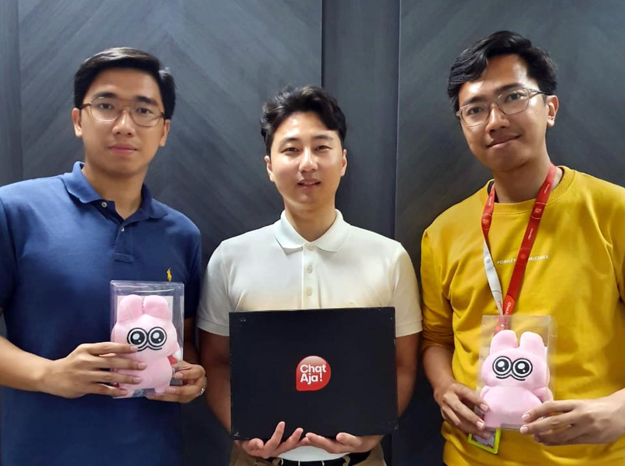 CEO ChatAja Reza (Kiri) bersama Joseph Lee (Tengah), Founder & CEO Mojitok yaitu penyedia Sticker di Aplikasi ChatAja dari Korea (tengah).