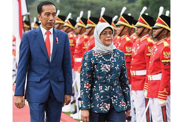 Presiden Joko Widodo bersama Presiden Singapura Halimah Yacob di Istana Bogor, Jawa Barat, kemarin.