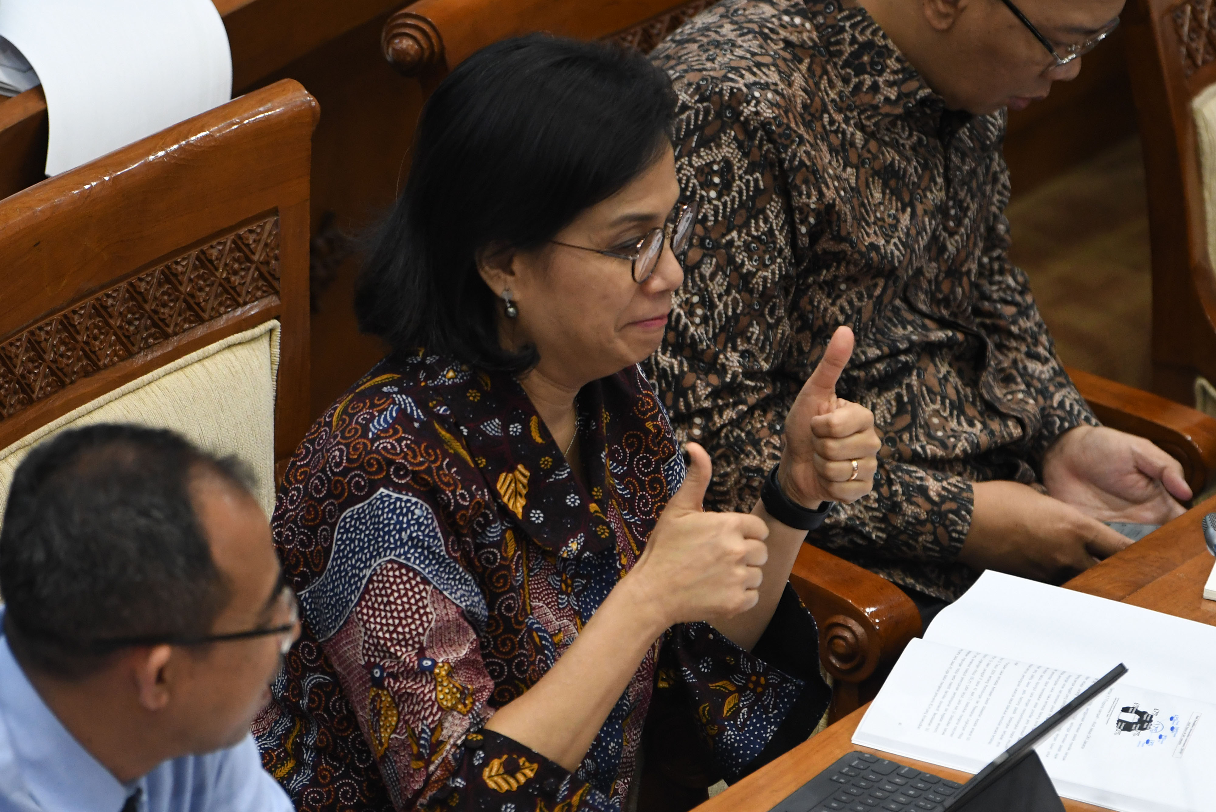 DPR menyetujui Menteri Keuangan mengenakan cukai terhadap produk plastik yang meliputi kantong plastik  