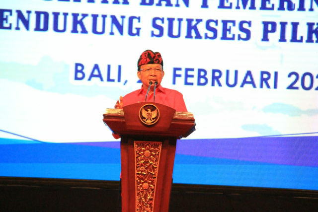 Gubernur Bali Wayan Koster berkomitmen pilkada serentak berlangsung demokratis.