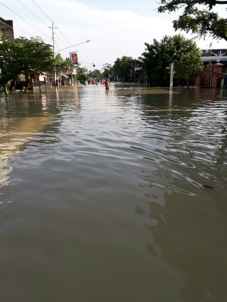 Banjir melanda Pati karena hujan yang turun semalaman.