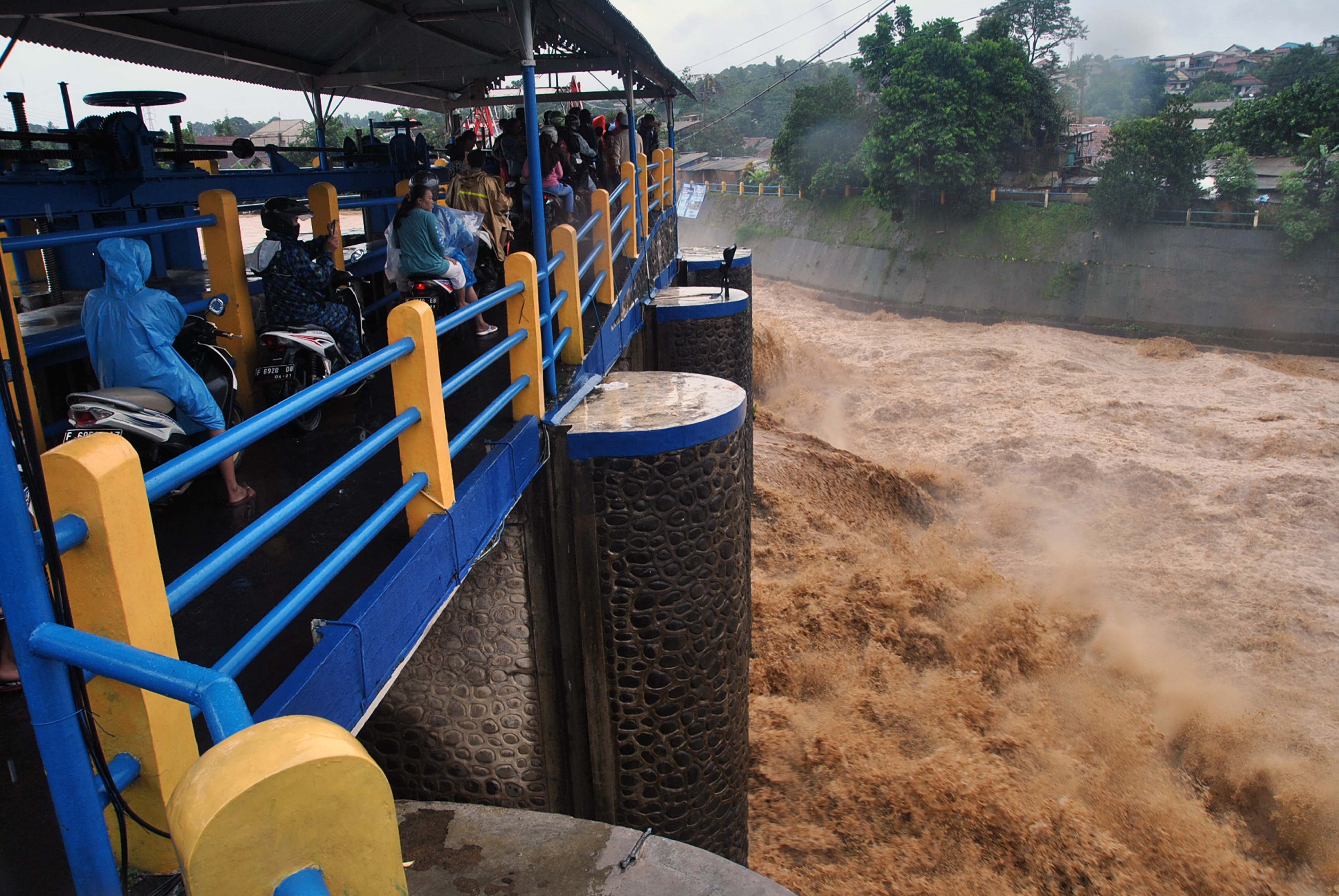  Bendung Katulampa, Kota Bogor, Jawa Barat.