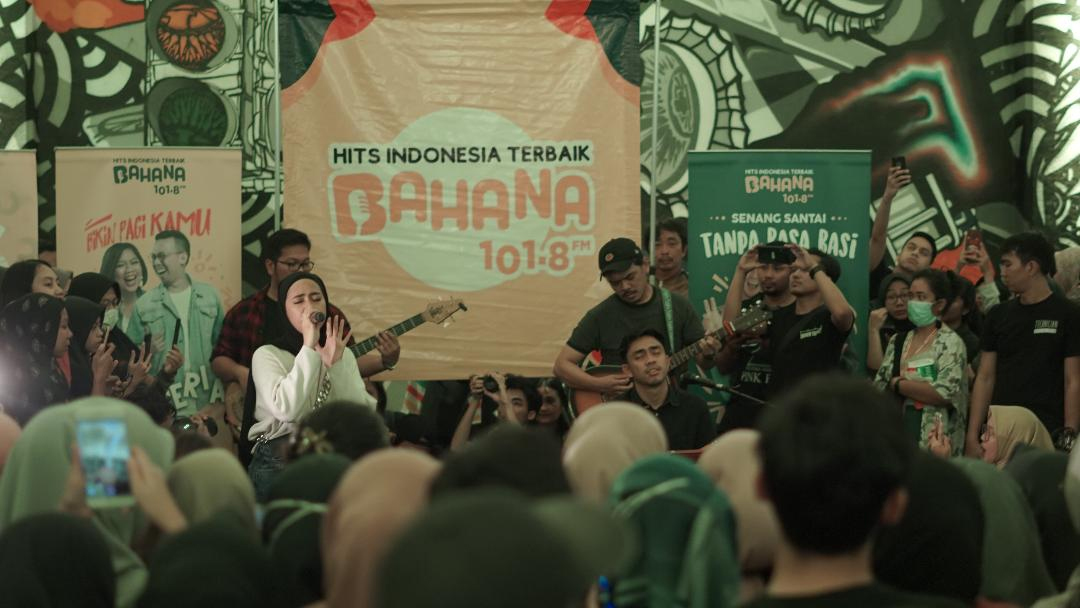 Acara On Air Bahana on MRT Stage rutin diadakan setiap hari Jumat.