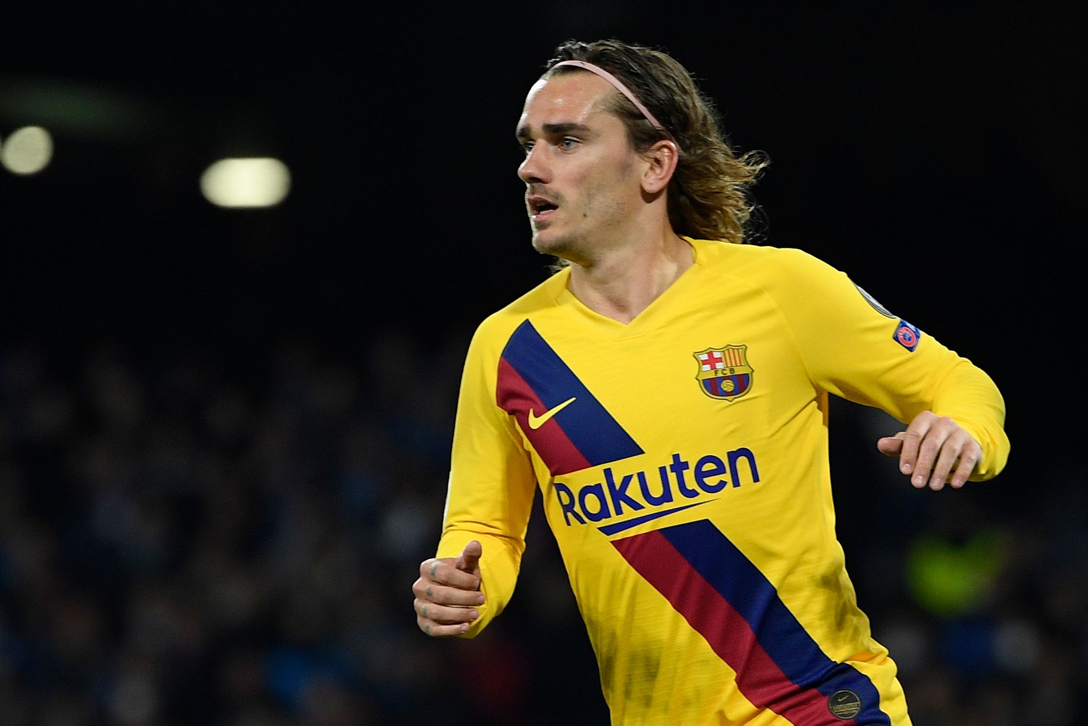 Penyerang Barcelona Antoine Griezmann merayakan golnya ke gawang Napoli di laga Liga Champions.