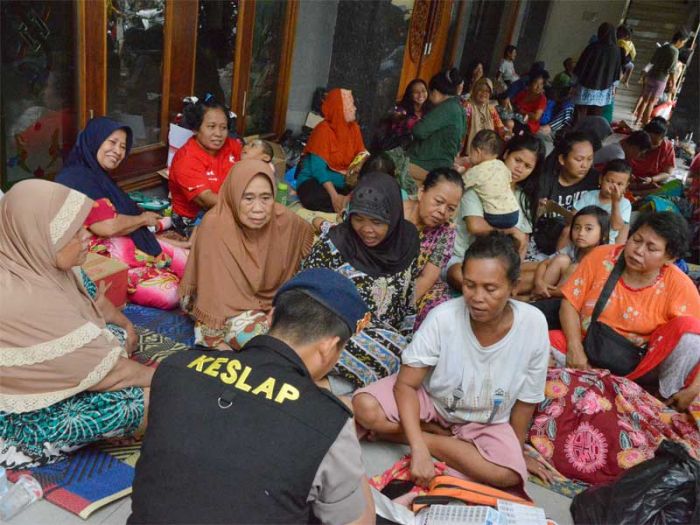 Warga Rw 03 Cipinang Melayu, Kampung Makasar yang menjadi korban Banjir Tahun Baru 2020.
