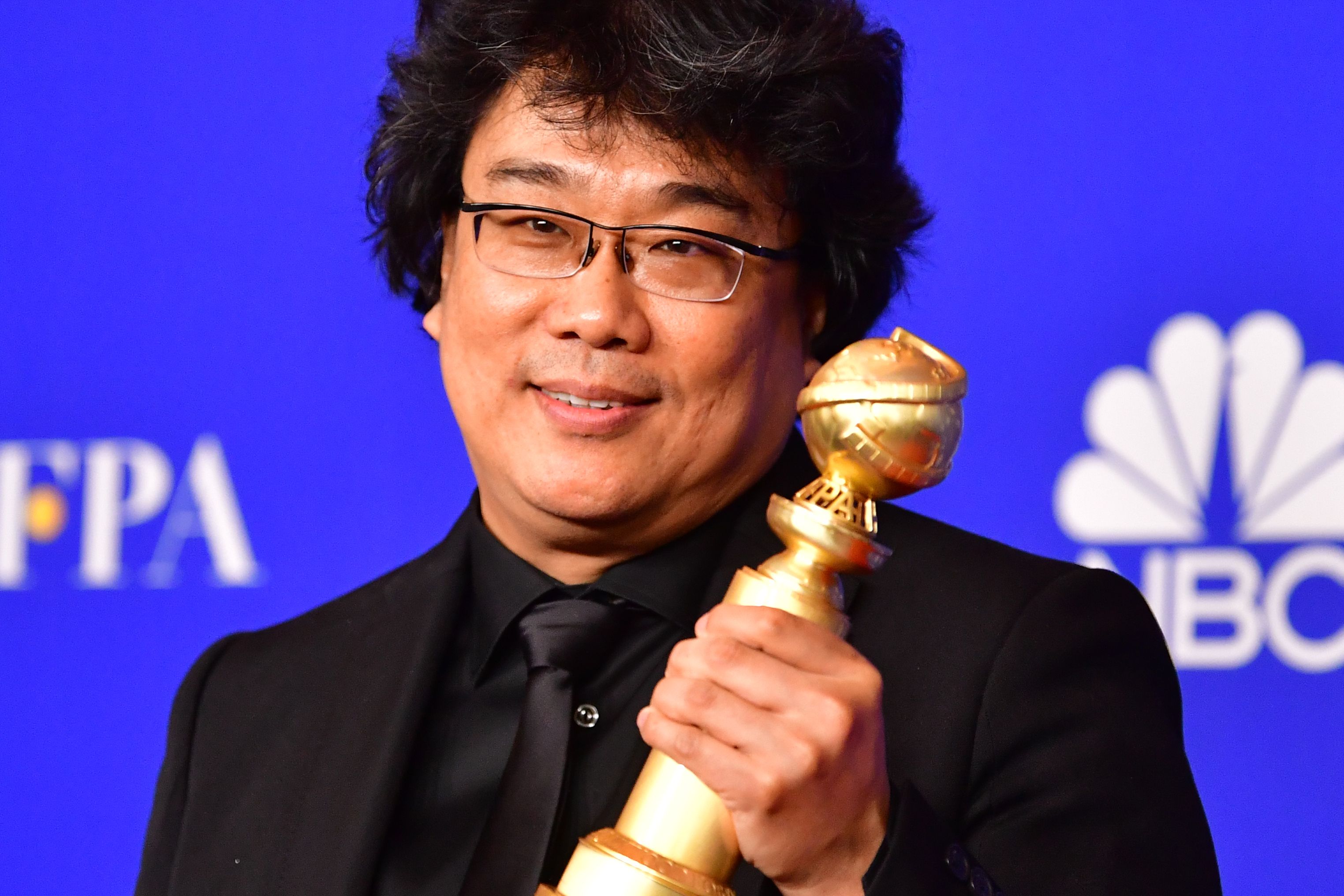 Sutradara asal Korea Sela5tan  Bong Joon-ho meraih penghargaan Piala Oscar. 
