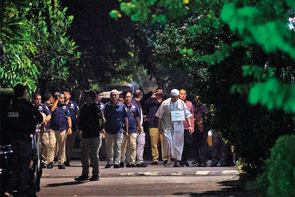 Rekonstruksi Penyiraman air keras Novel