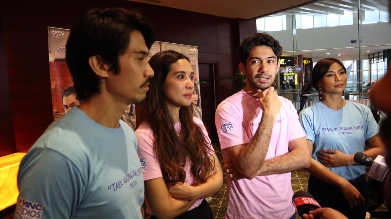 Para bintang film Toko Barang Mantan.