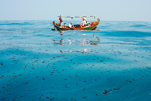 Tumpahan minyak Pertamina di Karawang