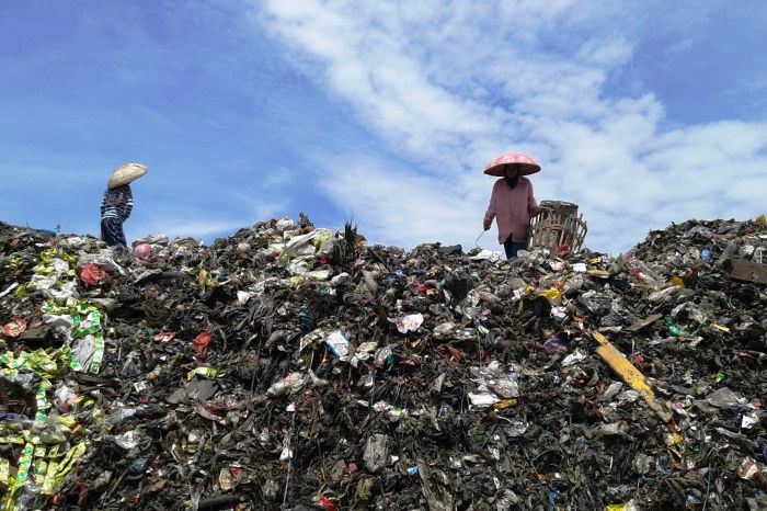 Timbunan sampah di TPA Banjarmasin, Kalsel.