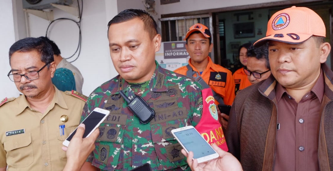 Kepala BPBD Karawang Yasin Nasrudin (Kiri), Dandim 0604 Karawang Letkol Medi Hariyo Wibowo (Tengah), Sekda Karawang Acep Jamhuri (kanan).