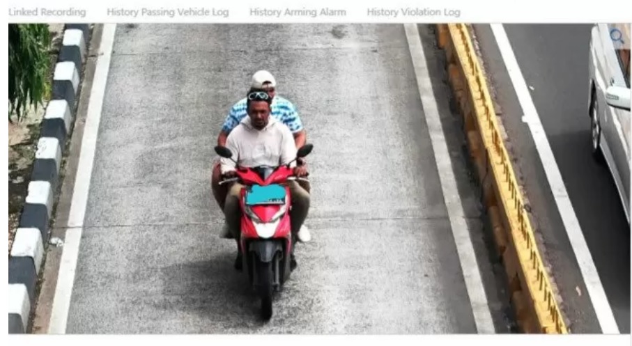 Pengendara sepeda motor memasuki jalur Trans-Jakarta