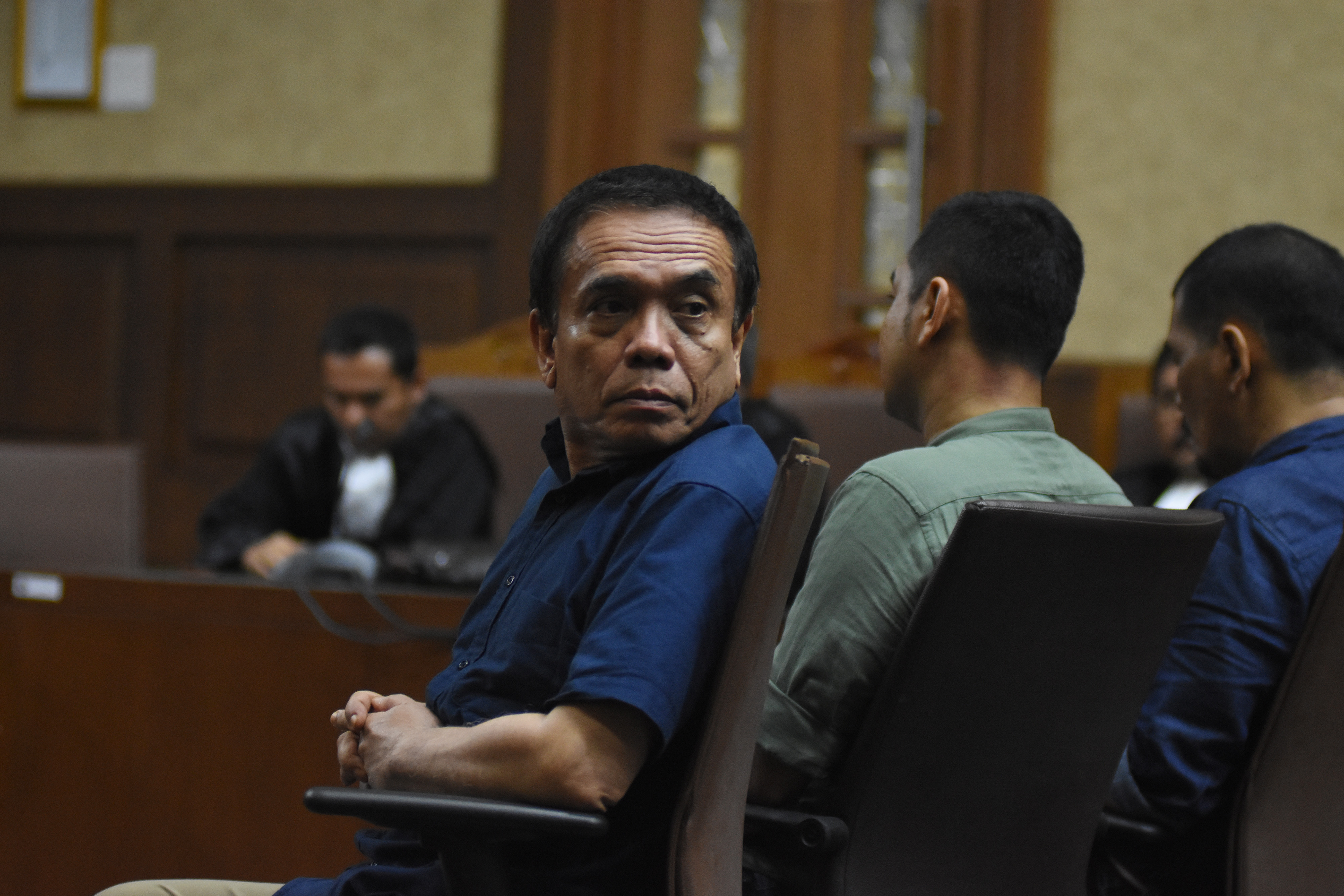 Terdakwa Gubernur nonaktif Aceh Irwandi Yusuf (kiri) di Pengadilan Tipikor, Jakarta, Senin (8/4/2019).