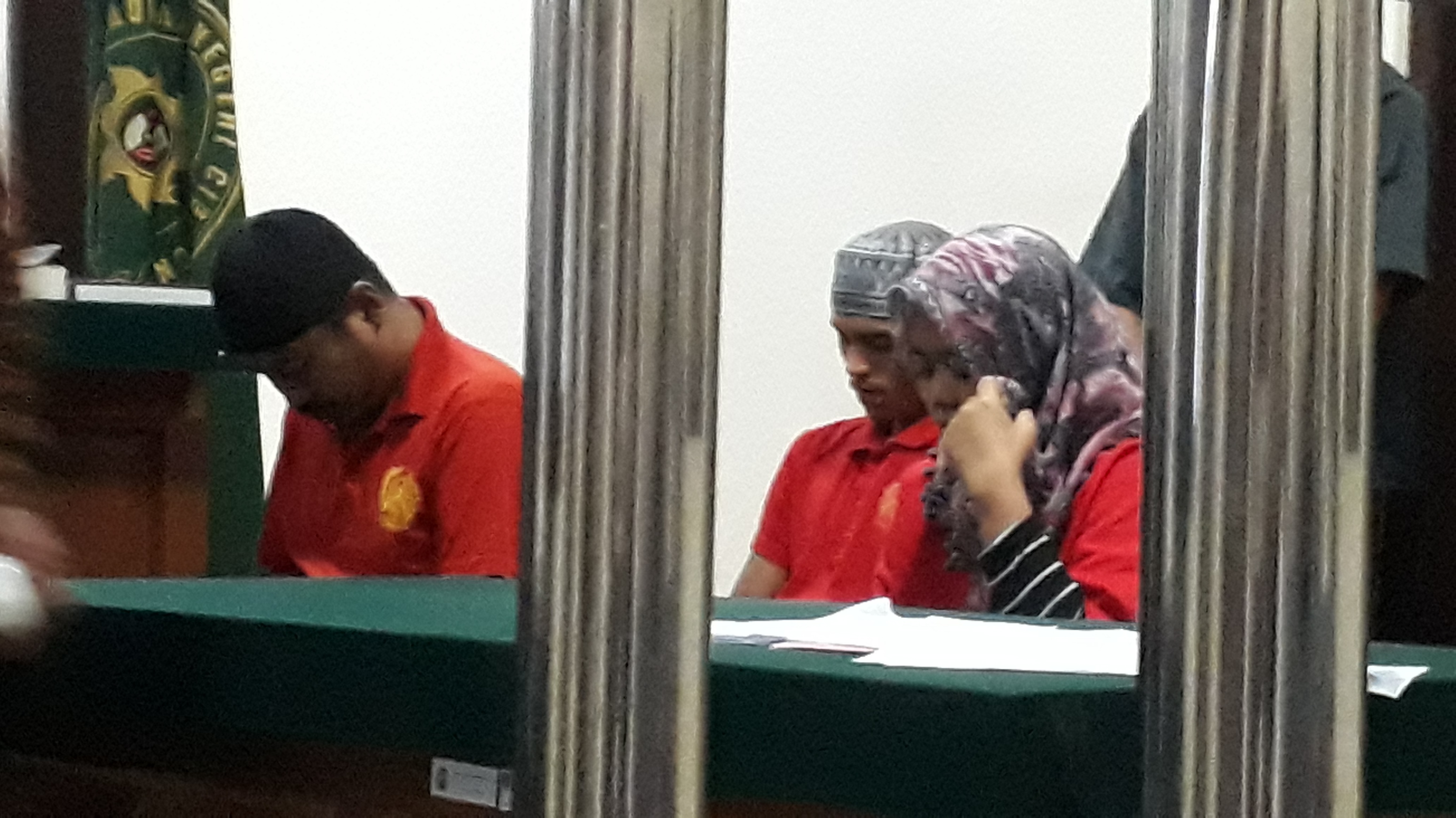 Dua terdakwa yakni Muhamad Nurhadi dan Sari Muniarsih, yang merupakan pasangan suami isteri, dihukum mati. 