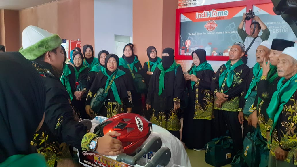 Jemaah umroh dari travel Bumi Nata Wisata Palembang tetap berangkat ke Jeddah dengan Lion Air JT112, Kamis (27/2).