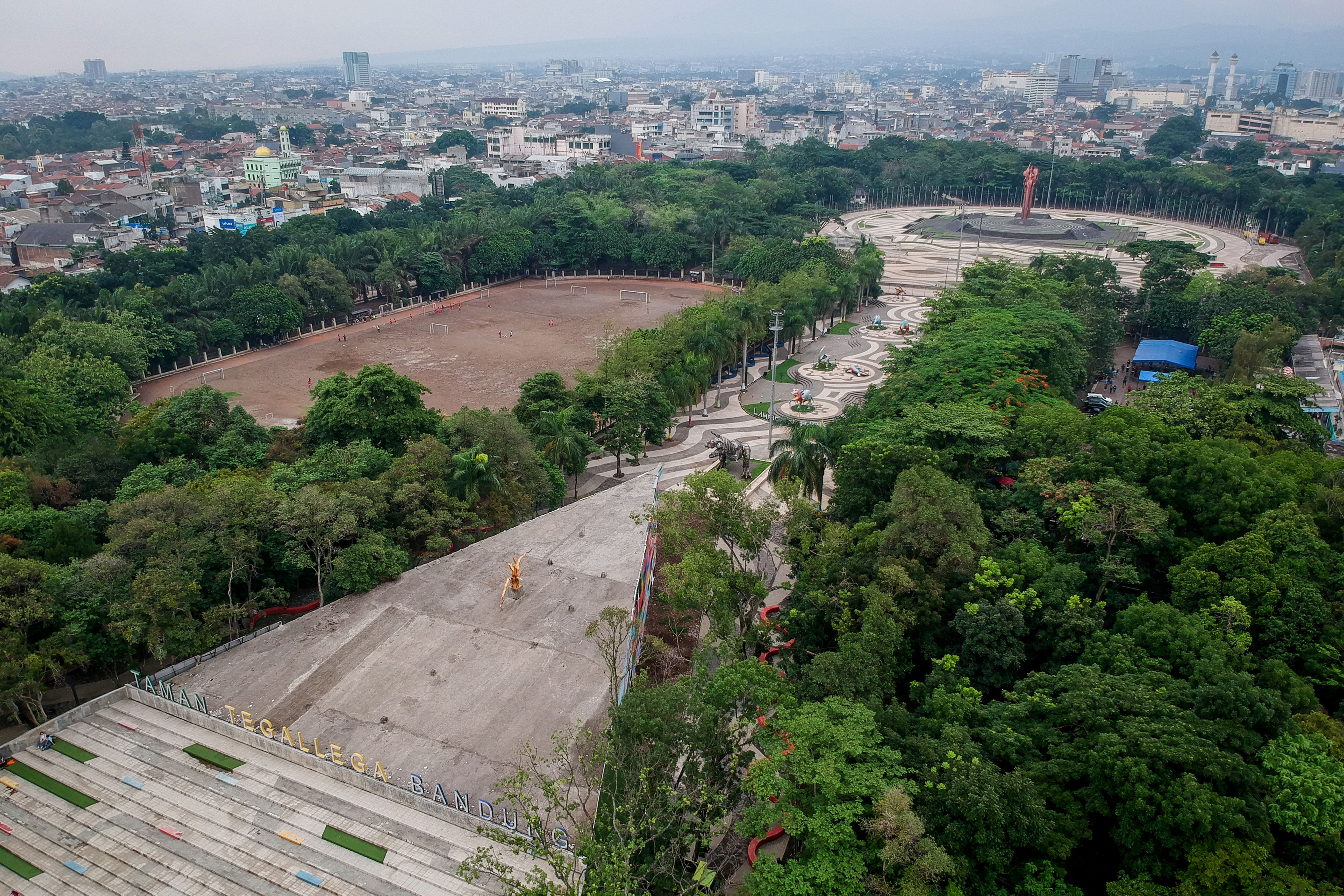  Foto udara Taman Tegalega di Bandung, Jawa Barat