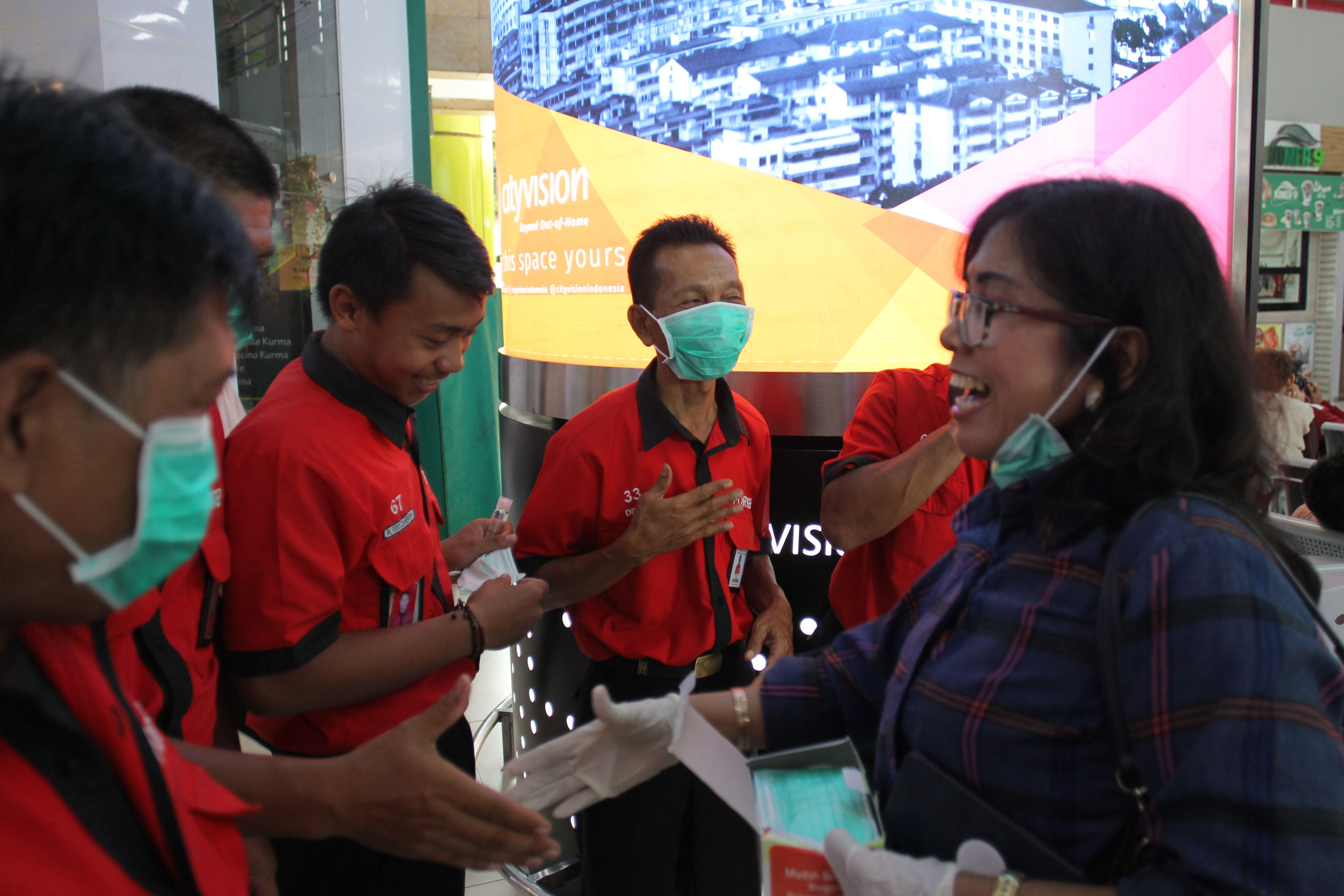 PARTAI NASDEM BAGIKAN MASKER: