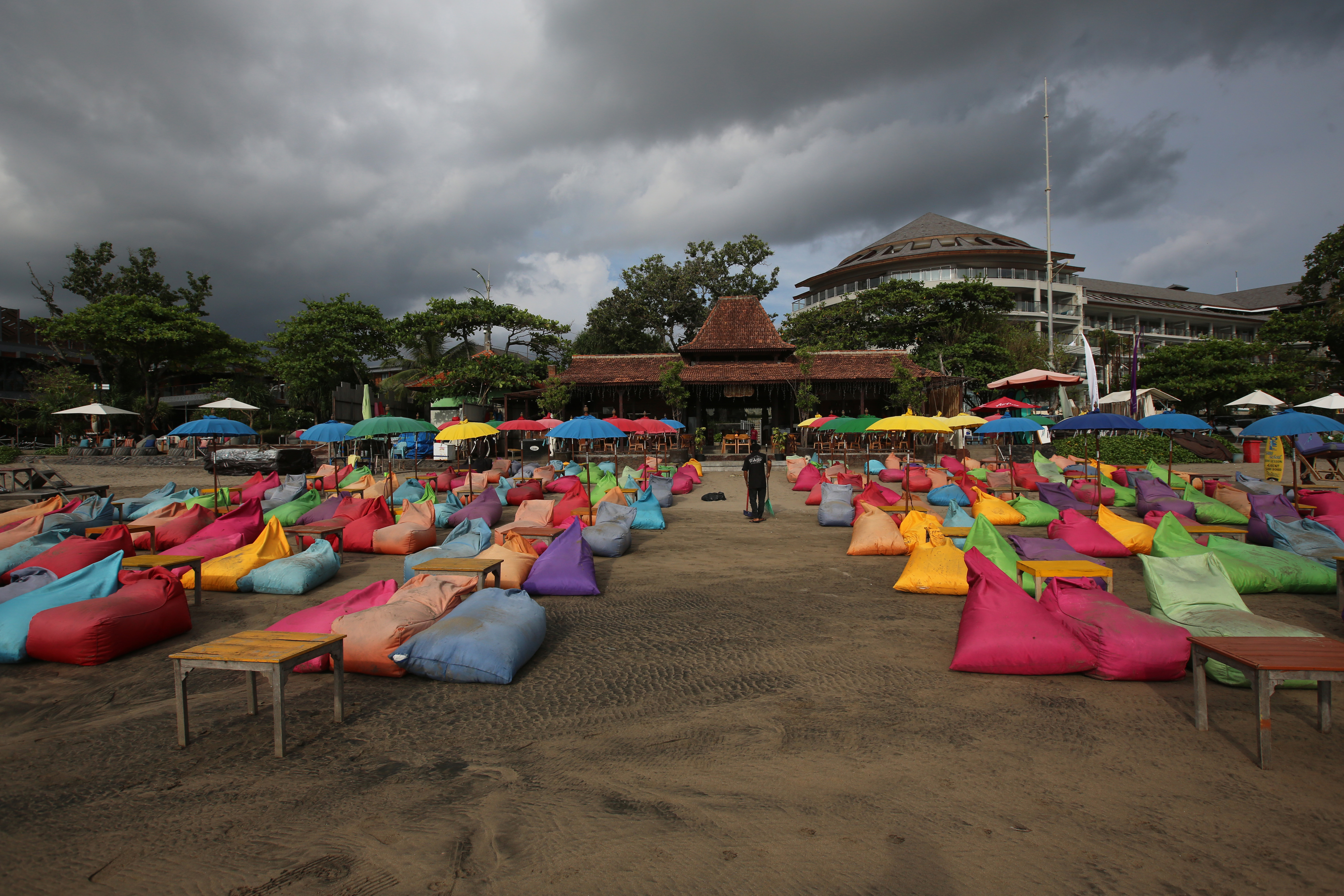 40 Ribu Wisatawan Batal ke Bali