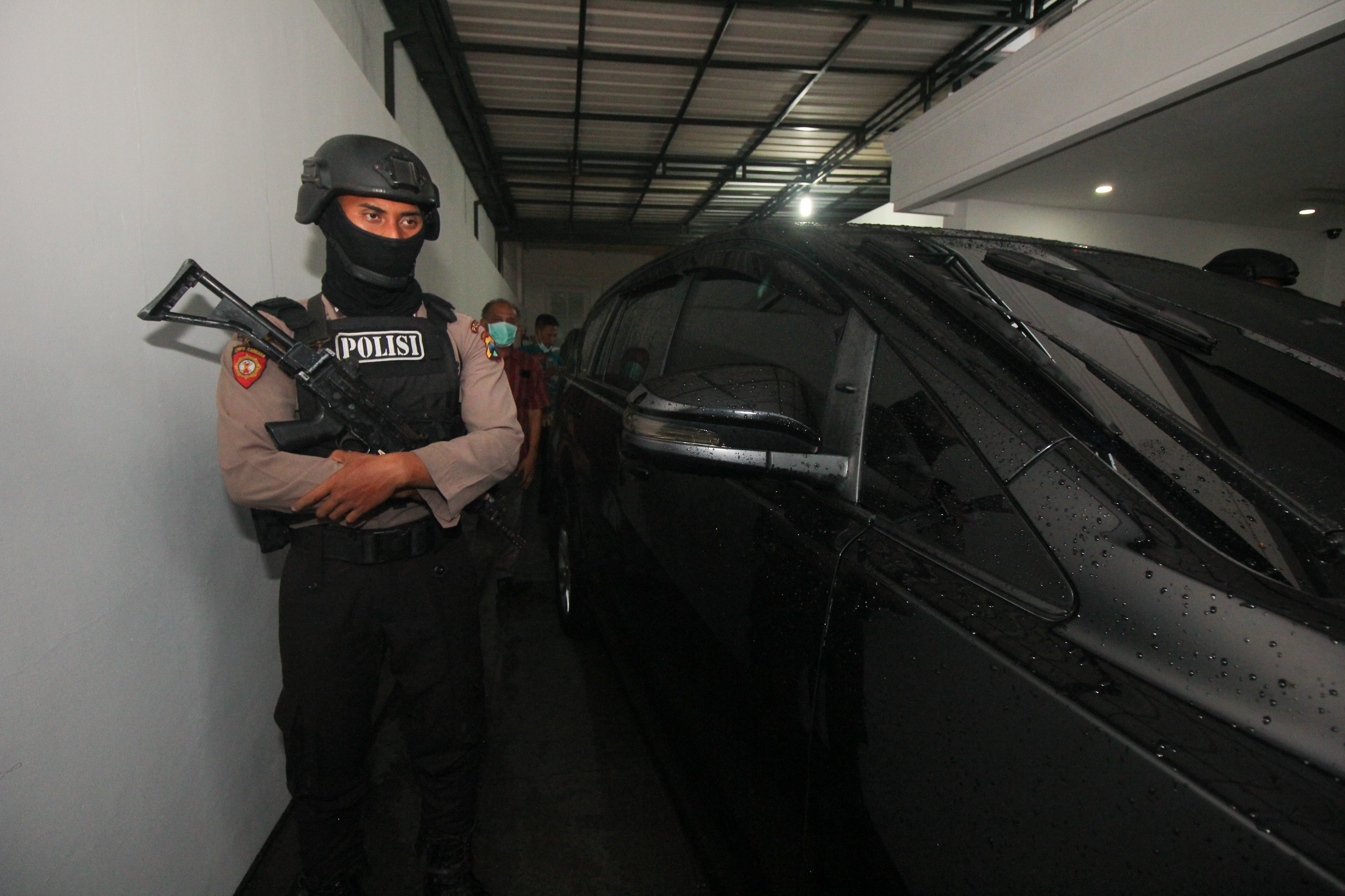 KPK mendatangi kantor advokat Rakhmat Santoso and Partners di Surabaya, Jawa Timur, Selasa (25/2), terkait kasus Nurhadi.