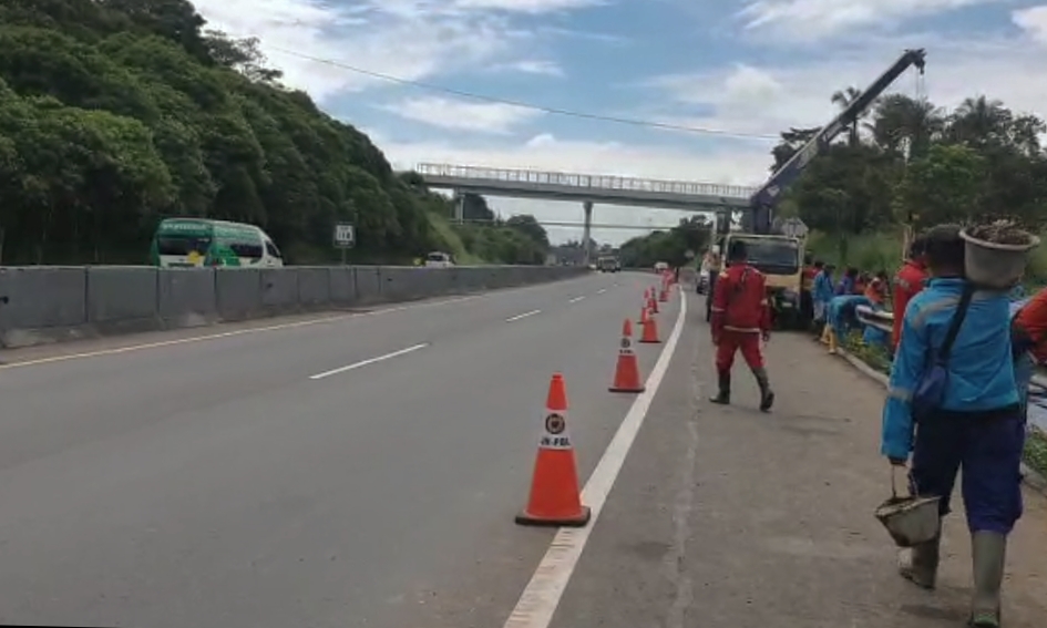 Situasi upaya perbaikan titik longsor tol Purbaleunyi