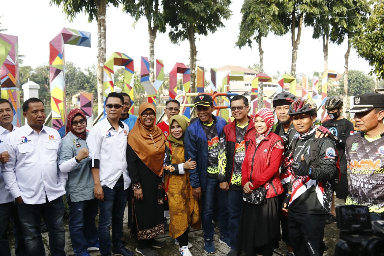 Bupati Subang Ruhimat dan sejumlah pejabat pemkab subang seusai konferensi pers kegiatan subang trail Run Summerfest 2020.