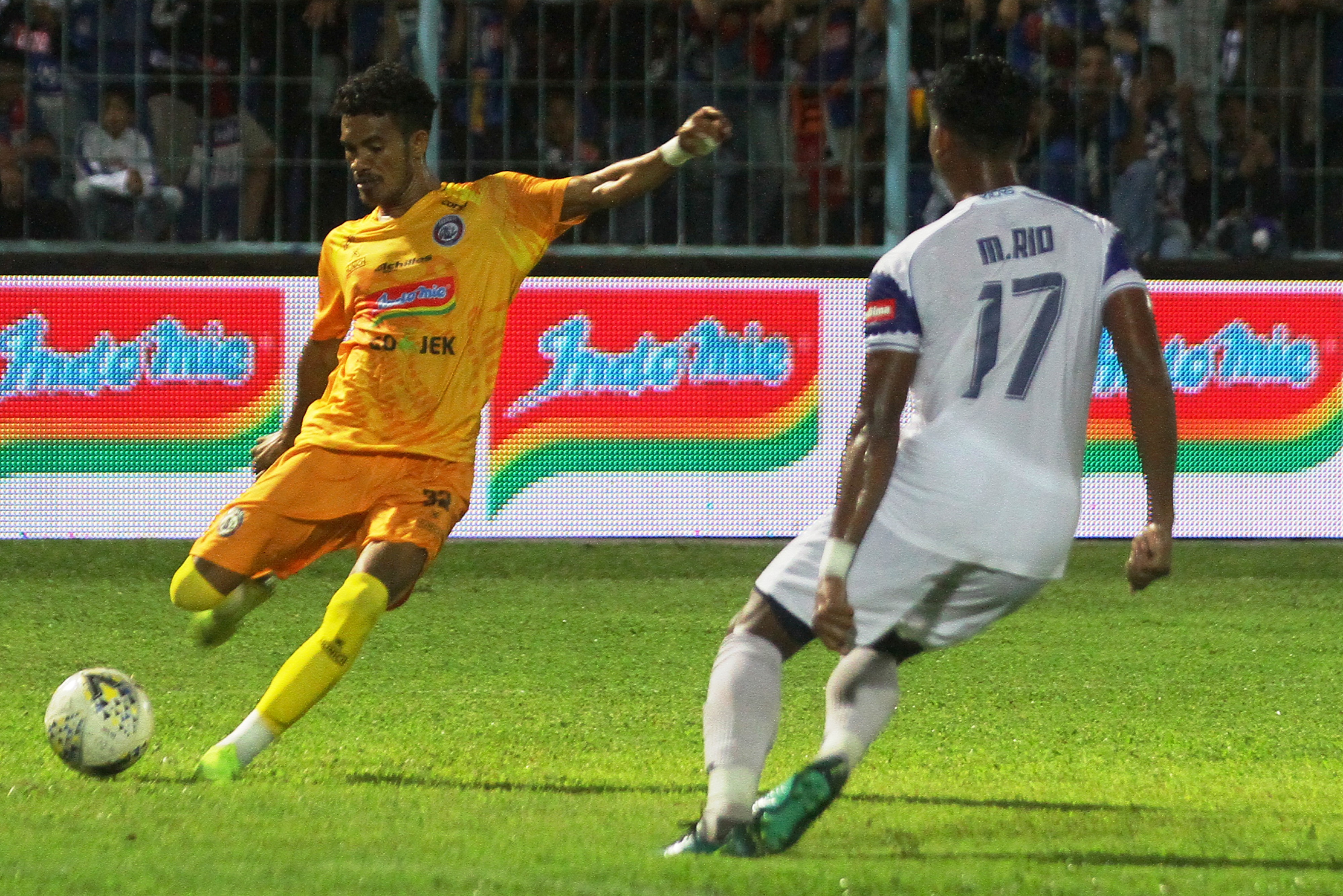 Alfin Tuasalamony (kiri) saat masih berseragam PSIS Semarang.