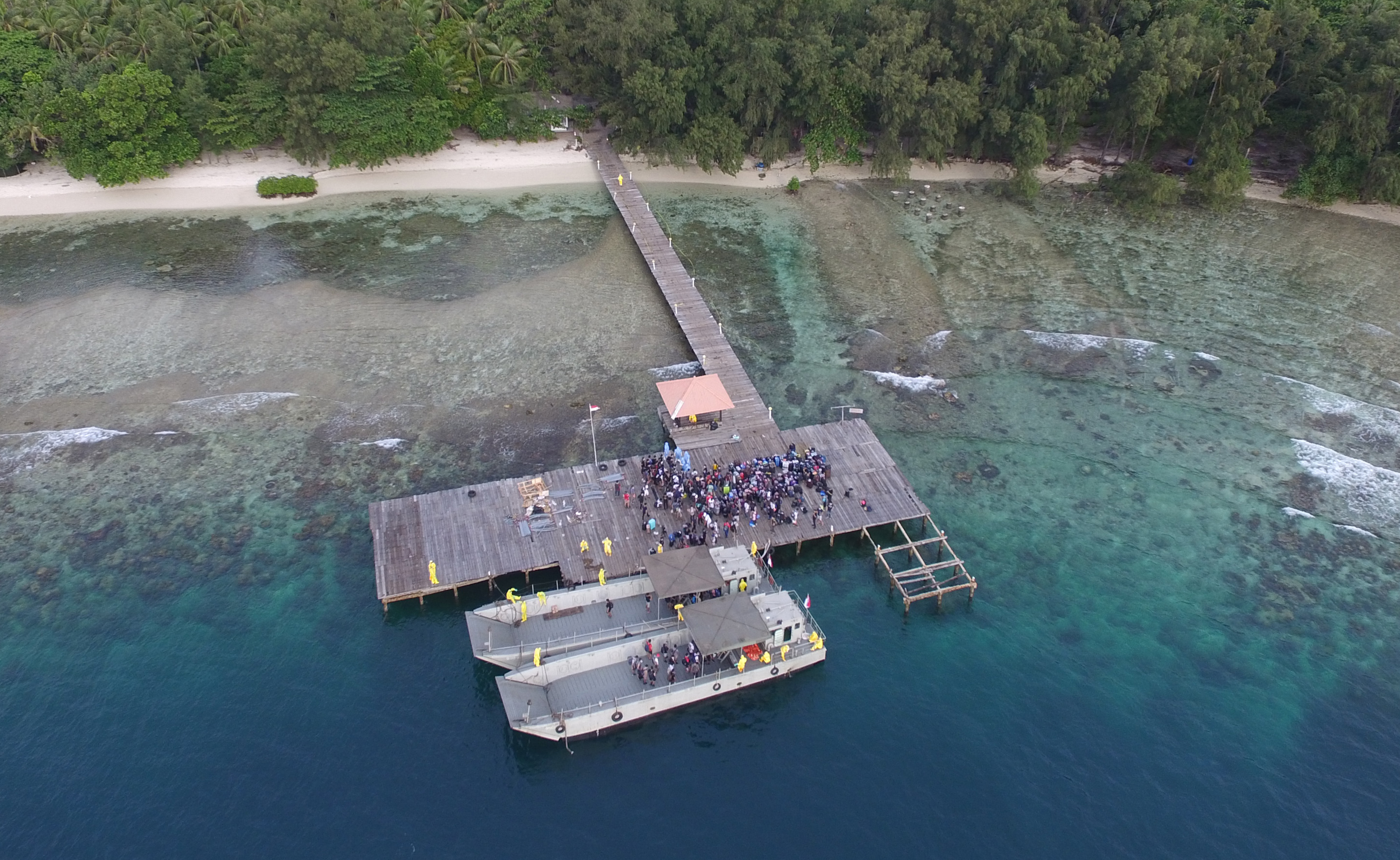 Pulau Sebaru Kecil untuk menjalani observasi di Kepulauan Seribu, Jakarta, Jumat (28/2).