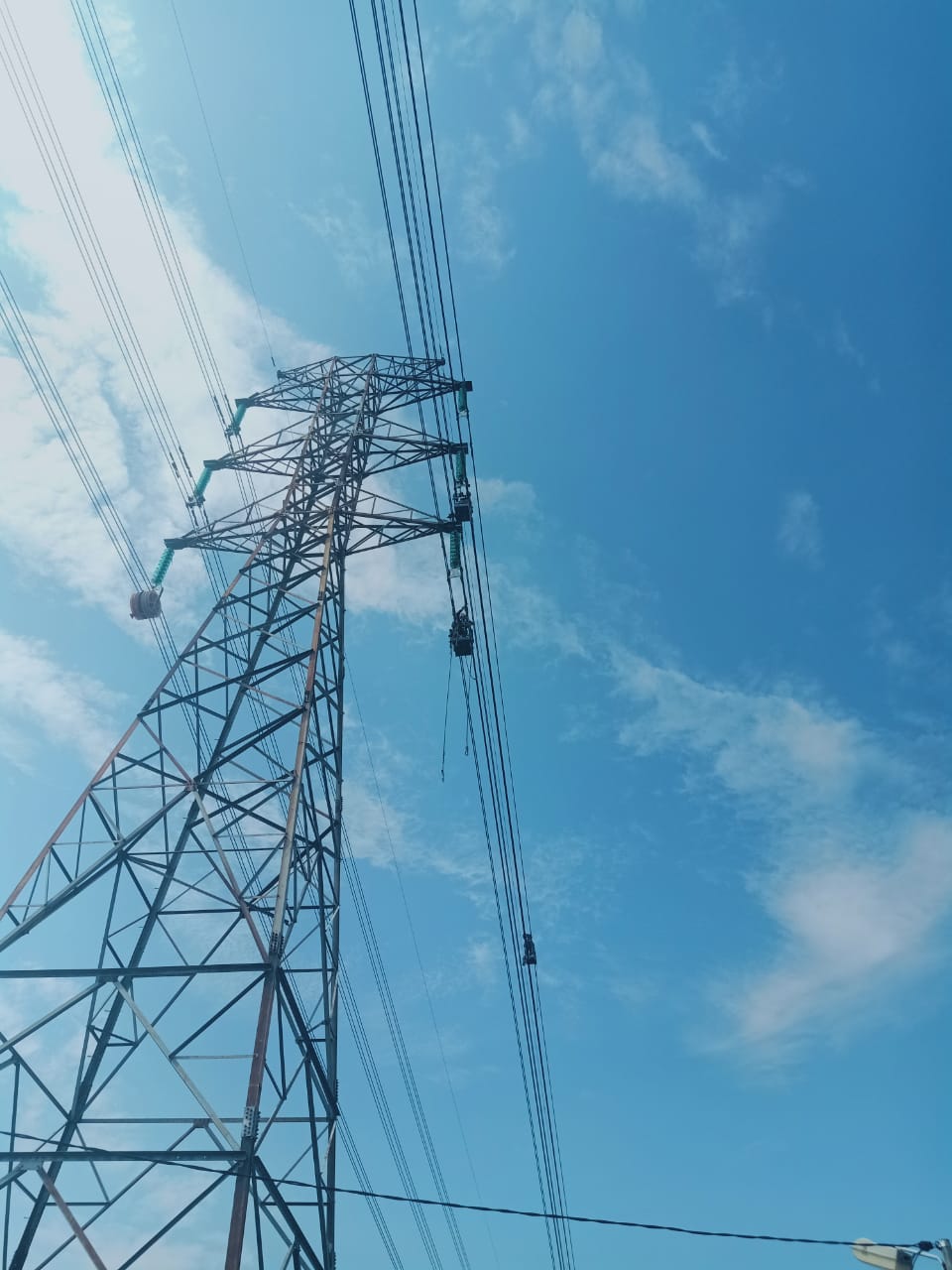 Jaringan SUTET yang melintas di Jakarta. 