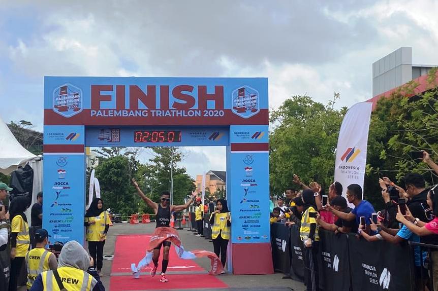 Jauhari Johan finis pertama.