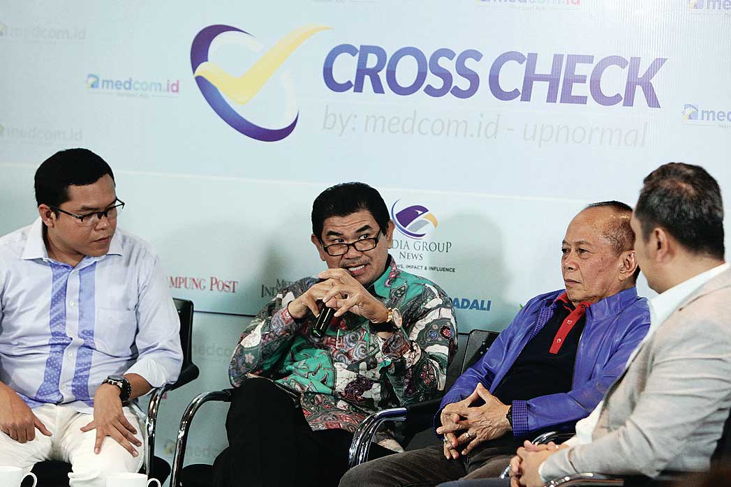Wakil Ketua MPR Syarief Hasan (kedua dari kanan) menjadi pembicara dalam diskusi Cross Check di Jakarta, kemarin.