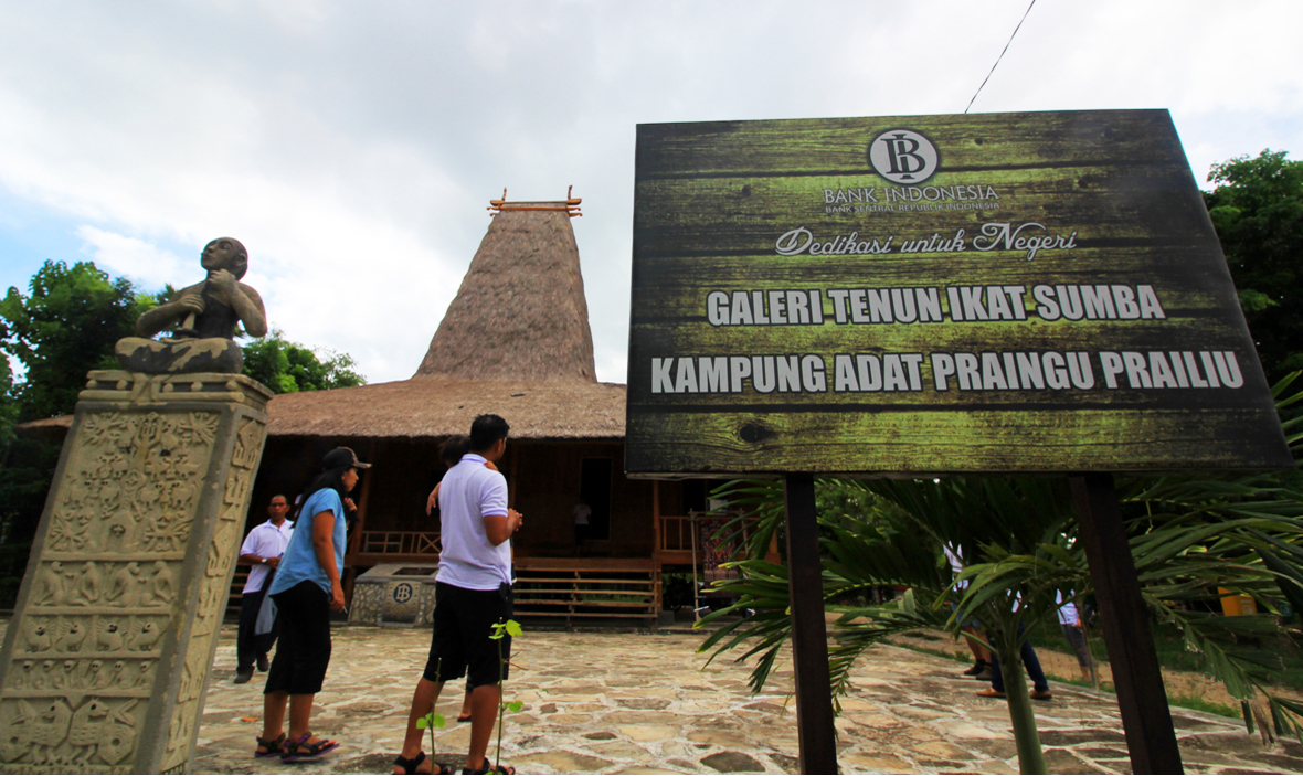 Kampung adat menjadi potensi wisata datangkan devisa.