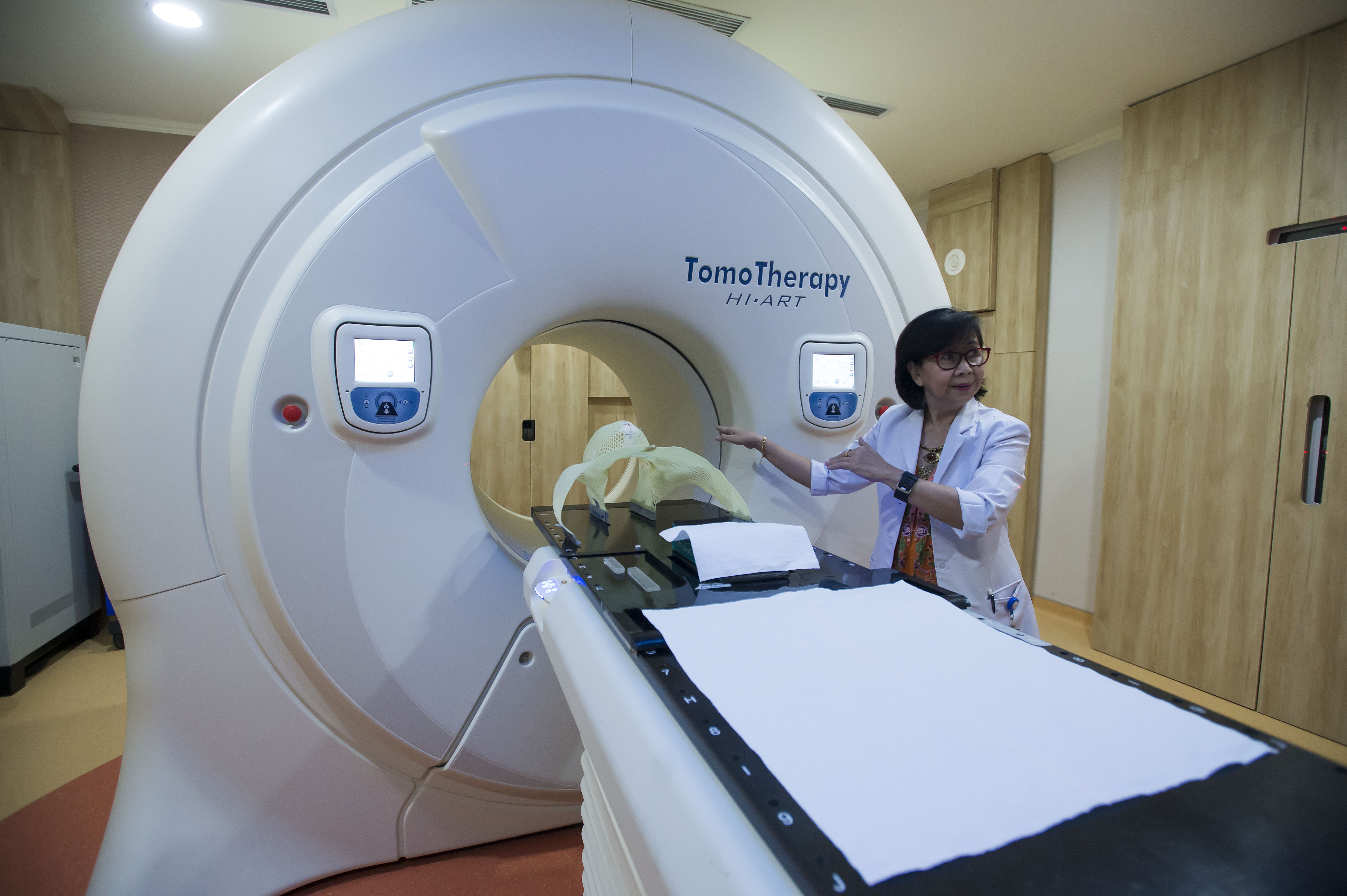 Alat radioterapi Tomotherapy di RSUPN Cipto Mangunkusumo (RSCM).